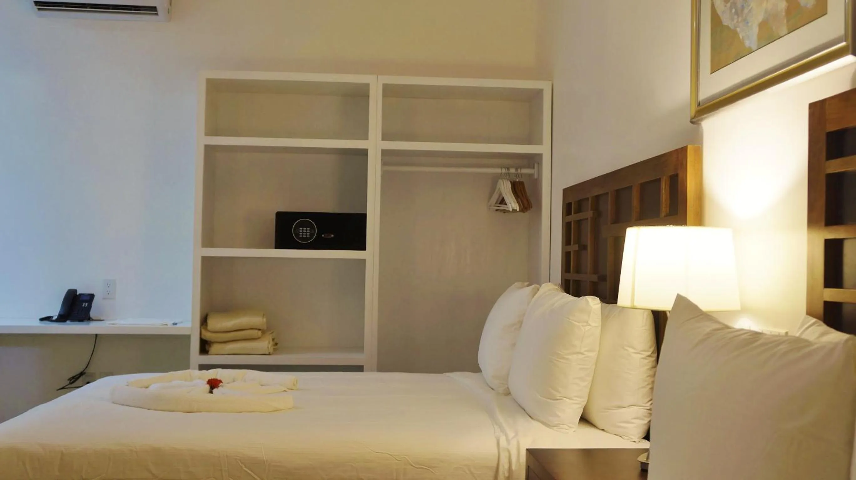 Seating area, Bed in La Placita Inn