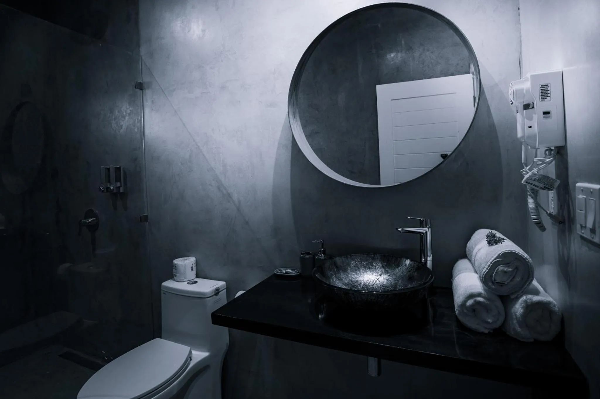 Shower in La Placita Inn