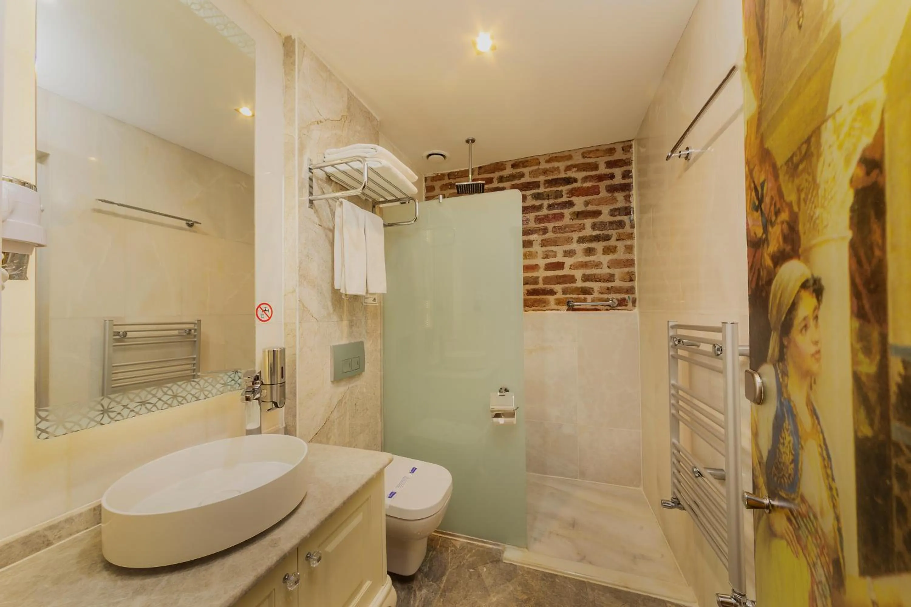 Toilet in Azade Premier Hotel