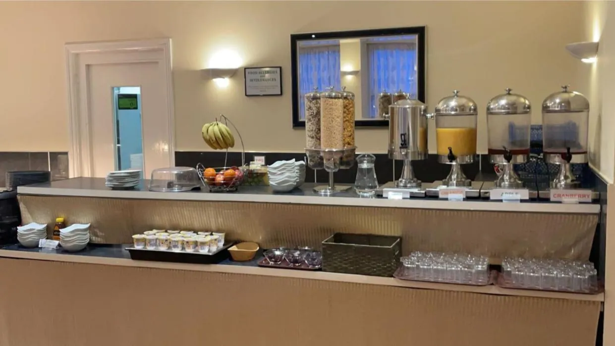 Coffee/tea facilities in Royal Grosvenor Hotel