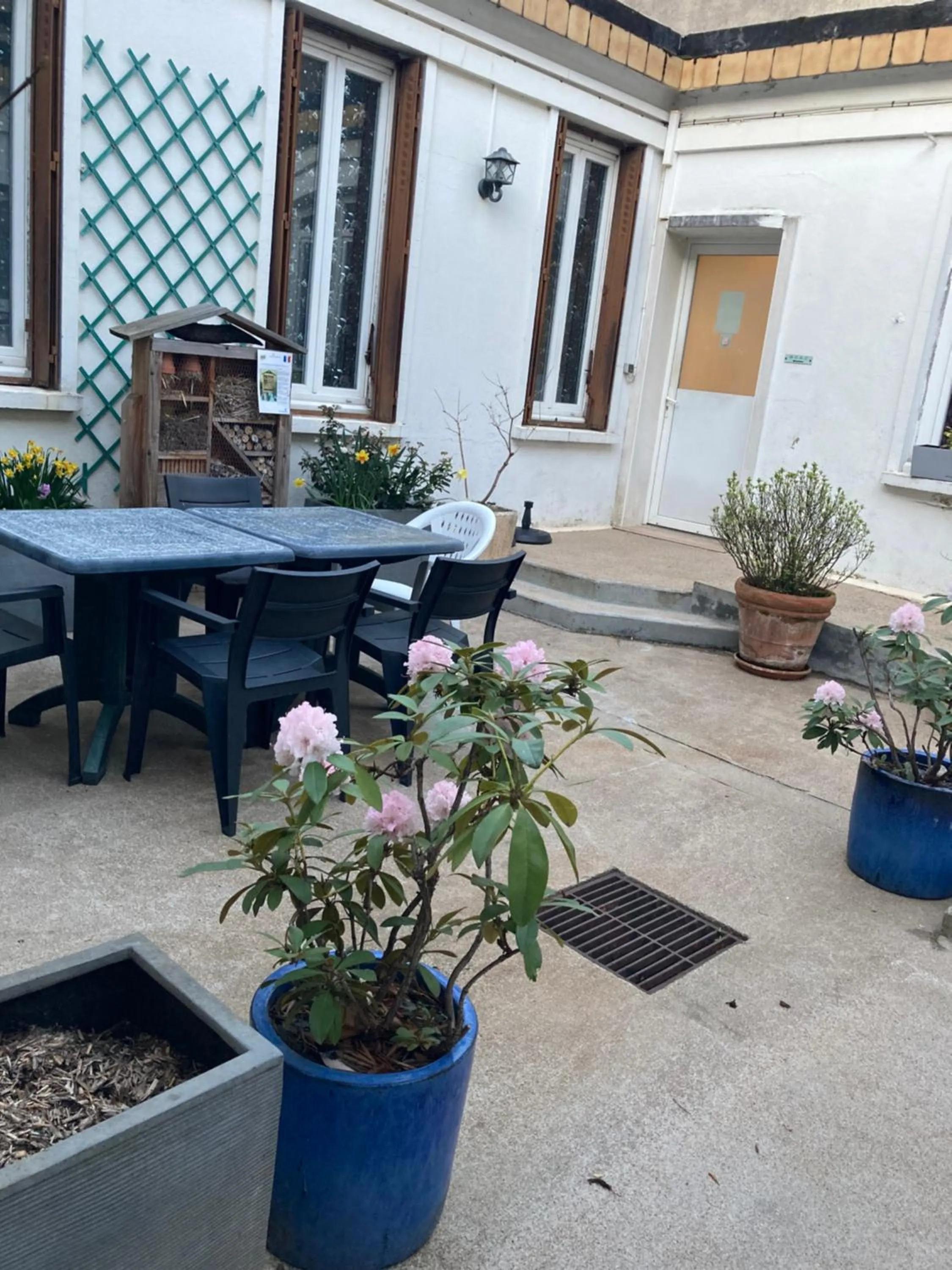 Patio in Hôtel des Ducs