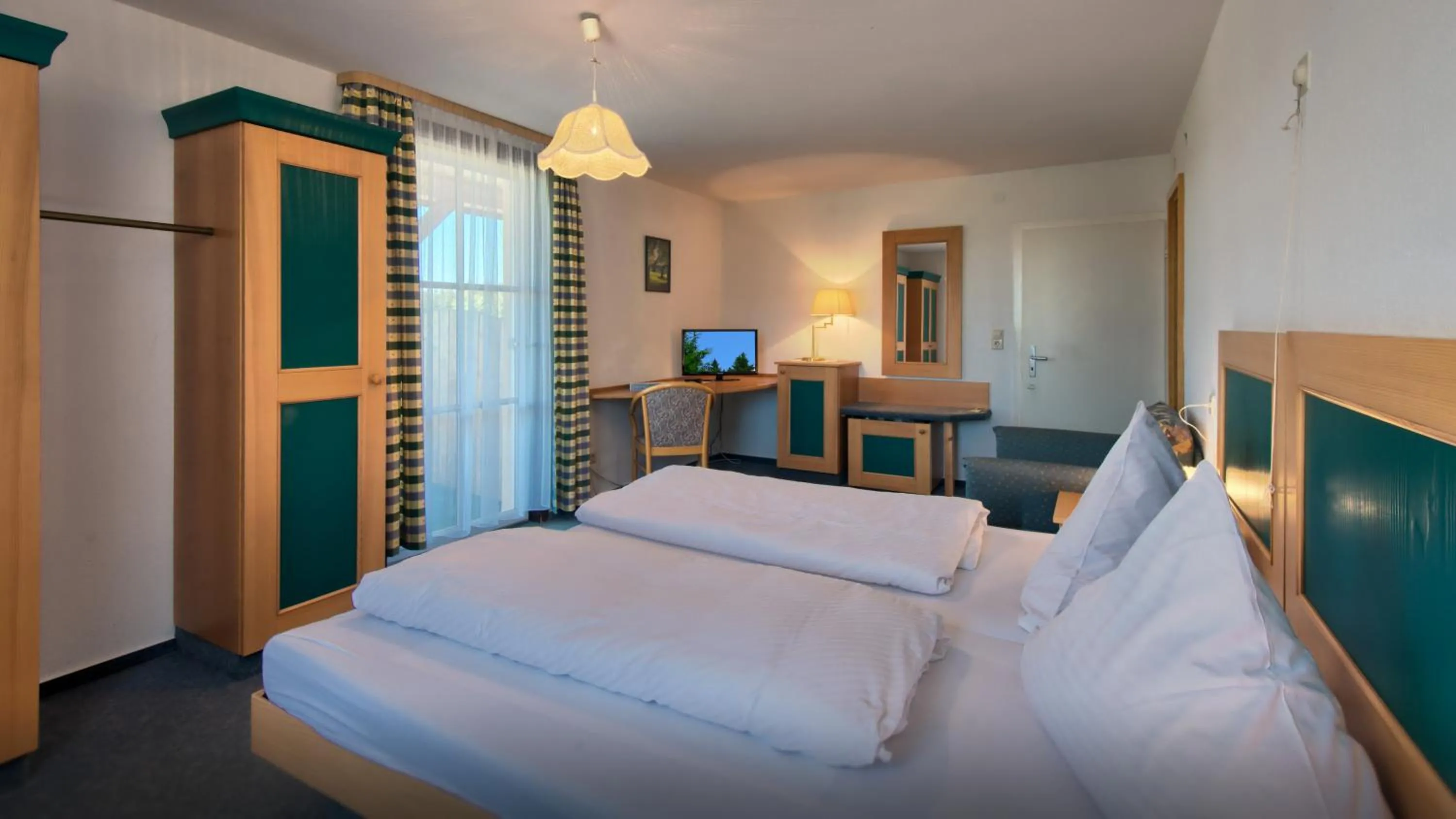 Photo of the whole room, Bed in Landgasthof Zum Schwanen