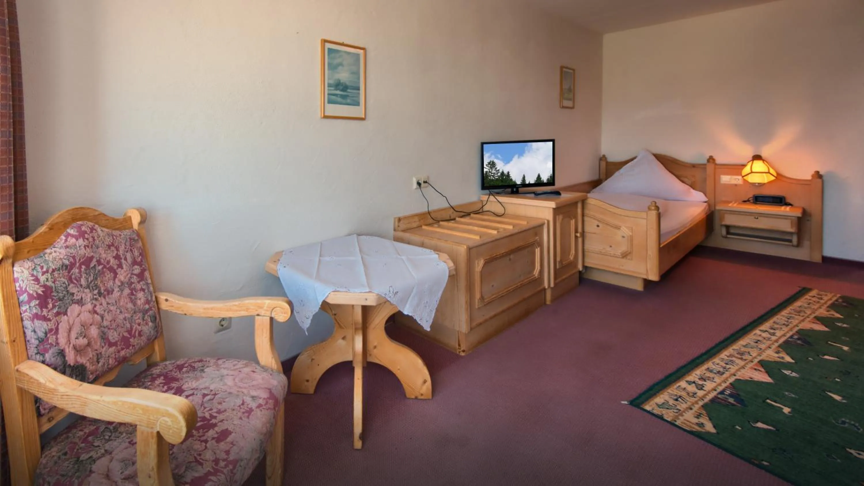 Photo of the whole room, Bed in Landgasthof Zum Schwanen