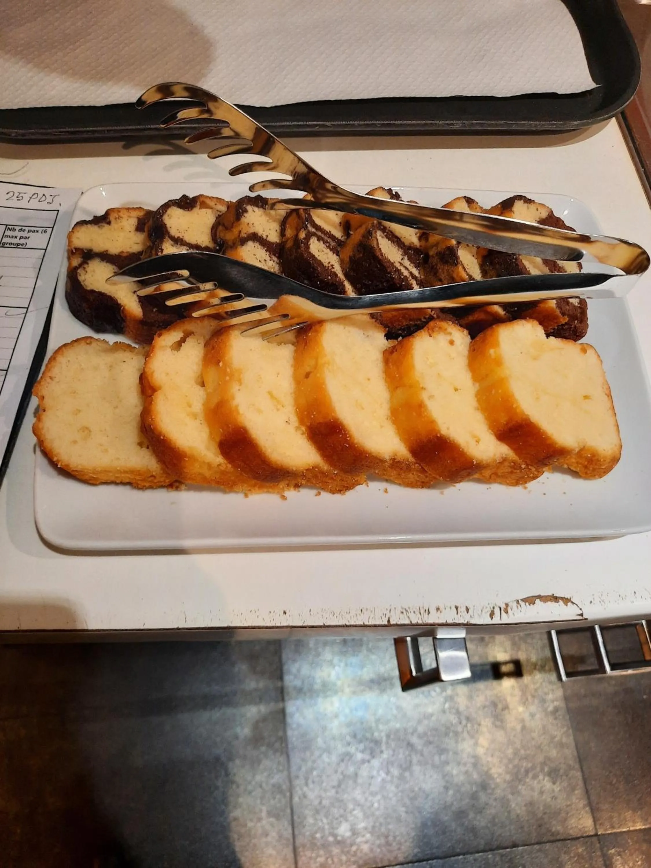 Breakfast in Hôtel Lumières Montmartre Paris