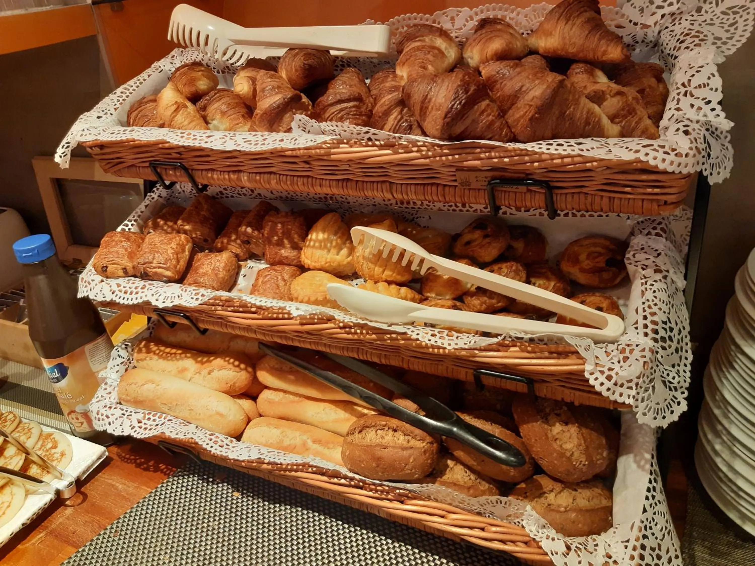 Breakfast in Hôtel Lumières Montmartre Paris