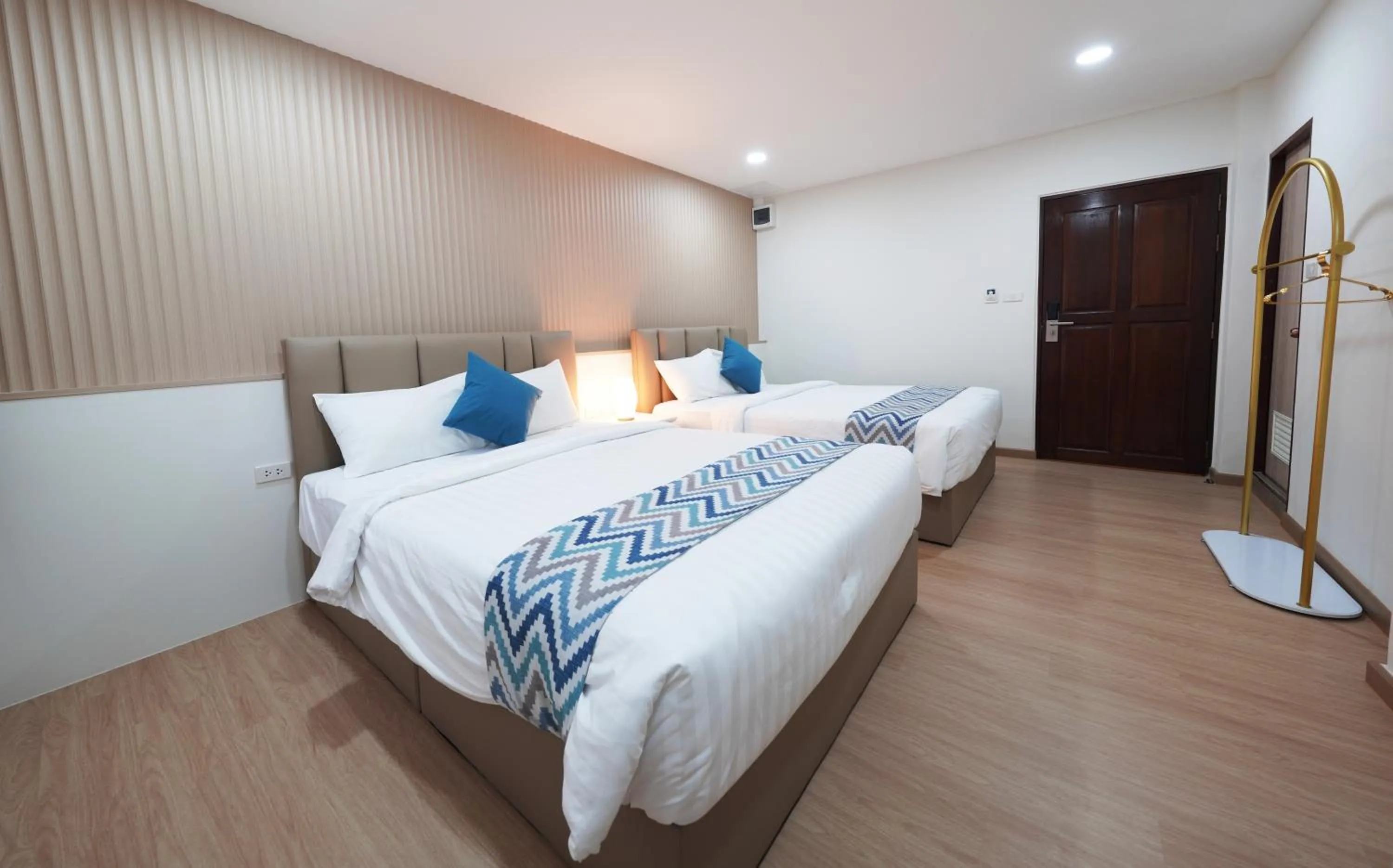 Photo of the whole room, Bed in Excel Hotel Bangkok former Sri Krungthep Hotel