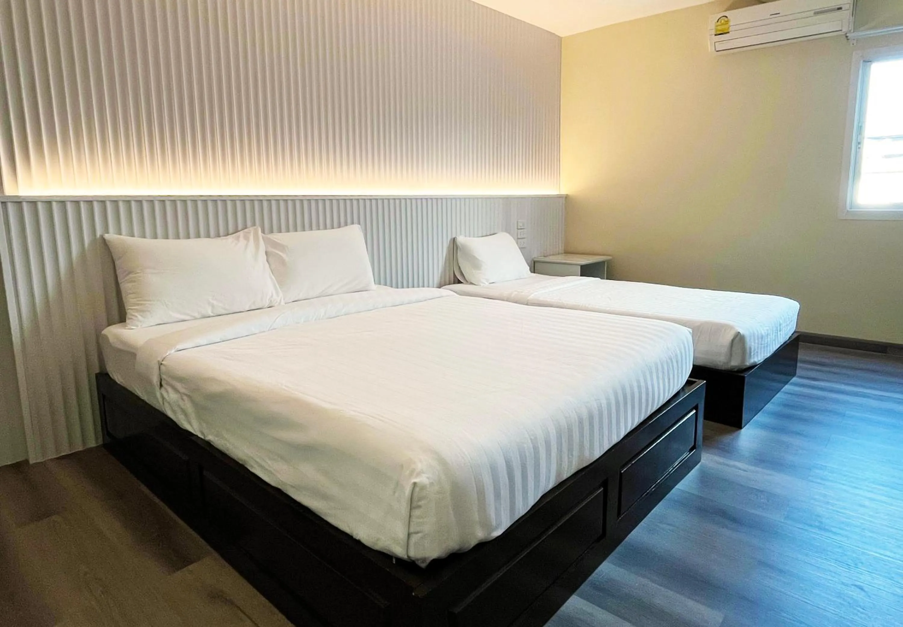 Bed in Excel Hotel Bangkok former Sri Krungthep Hotel