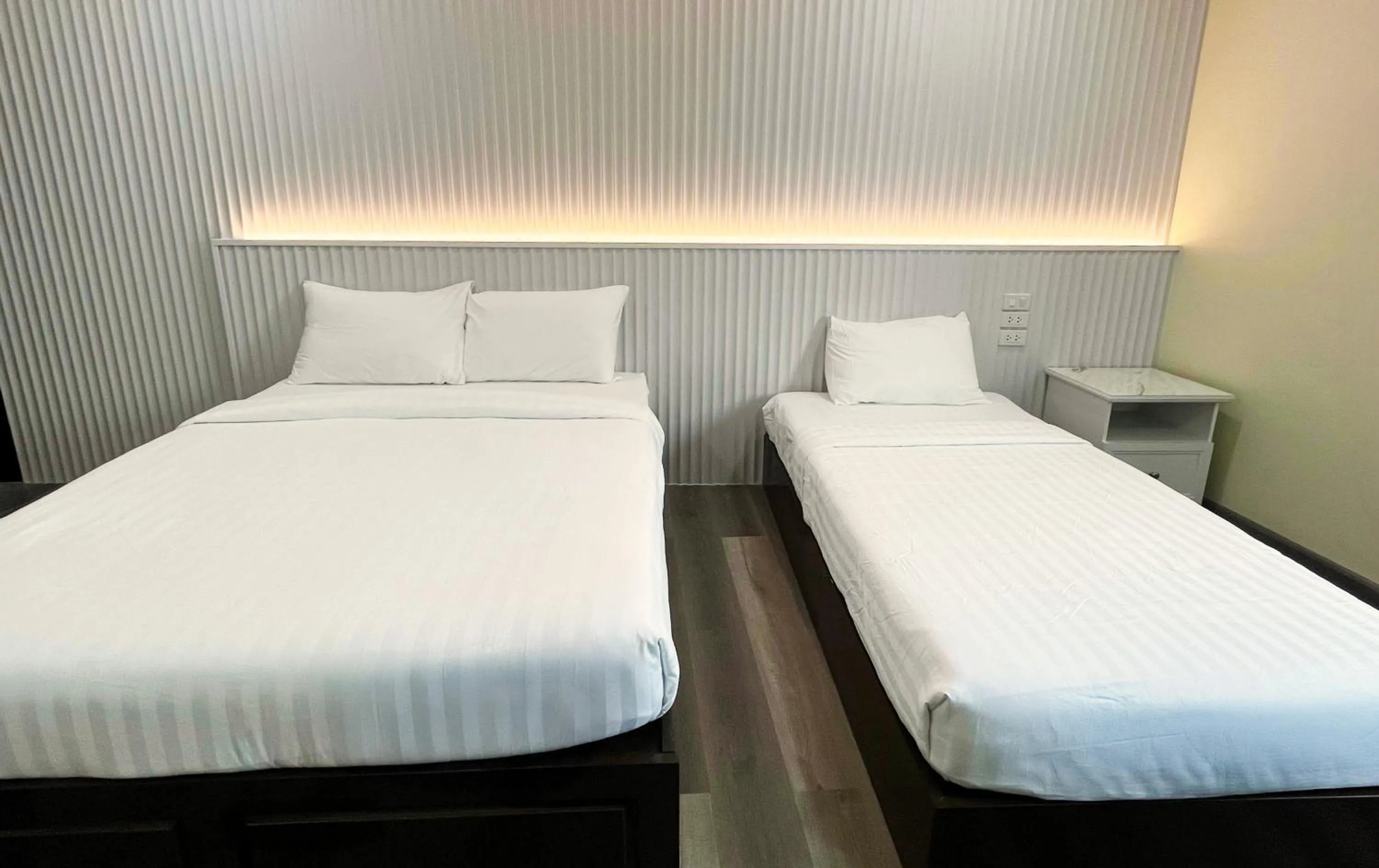 Bed in Excel Hotel Bangkok former Sri Krungthep Hotel