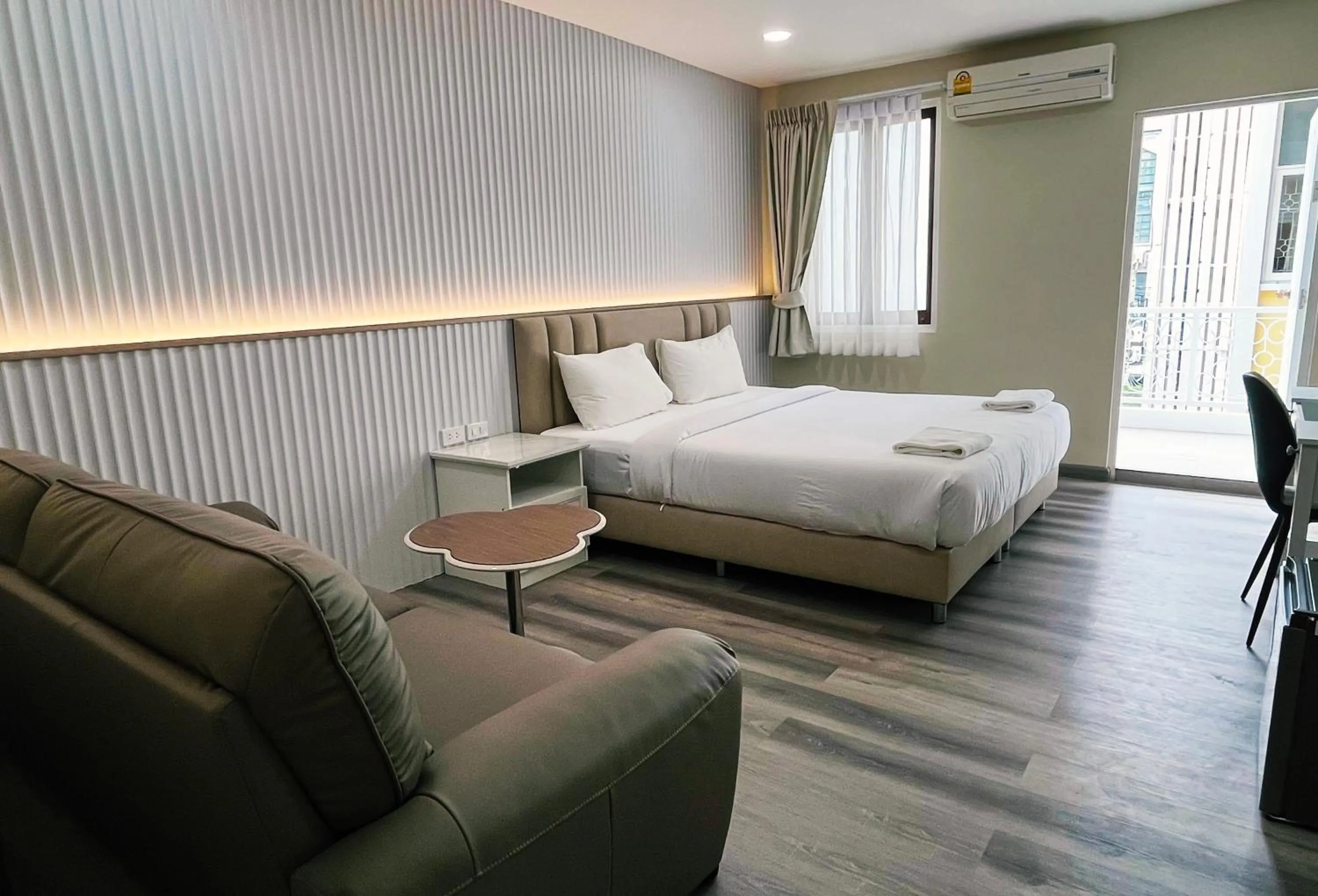 Bed in Excel Hotel Bangkok former Sri Krungthep Hotel