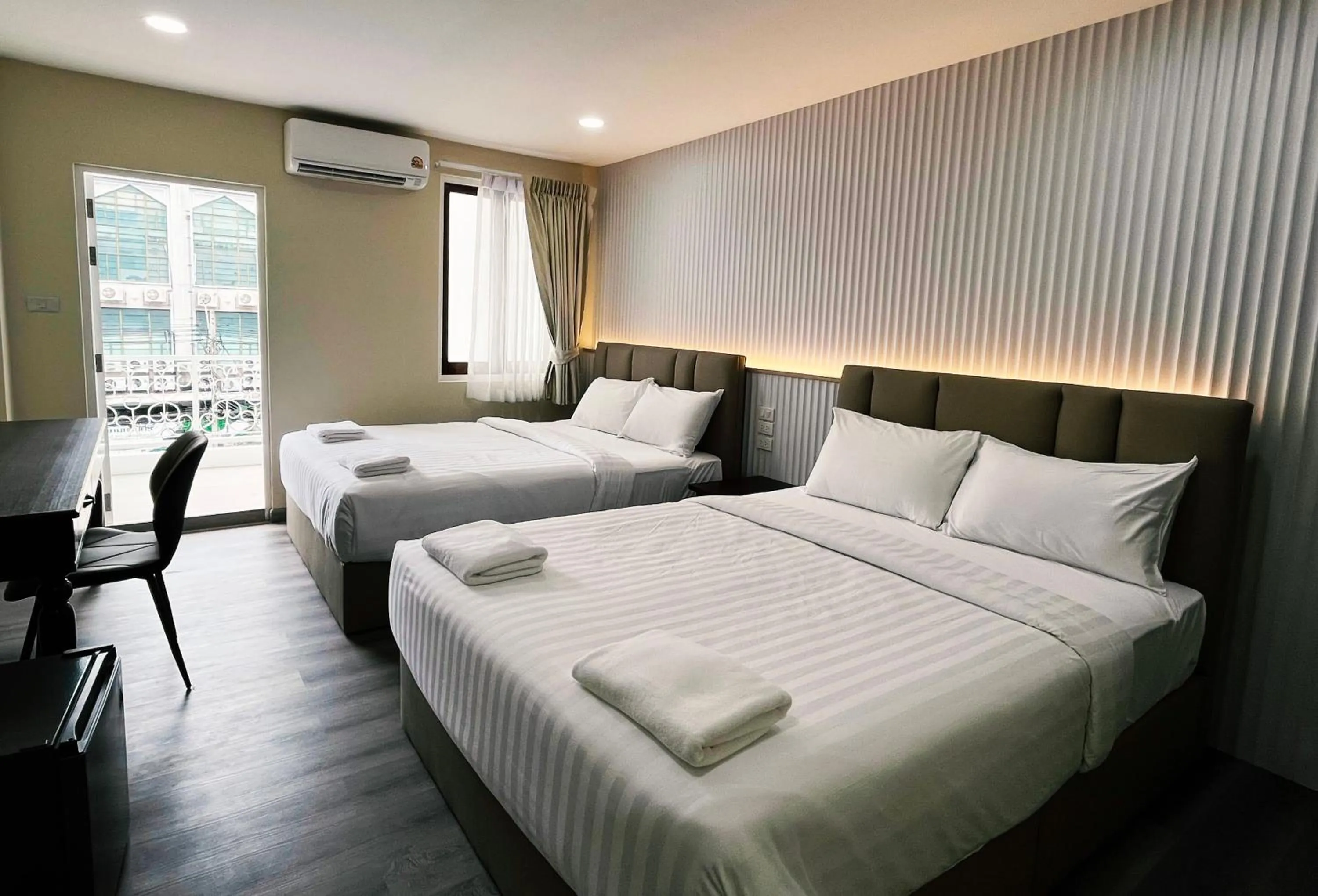 Bed in Excel Hotel Bangkok former Sri Krungthep Hotel