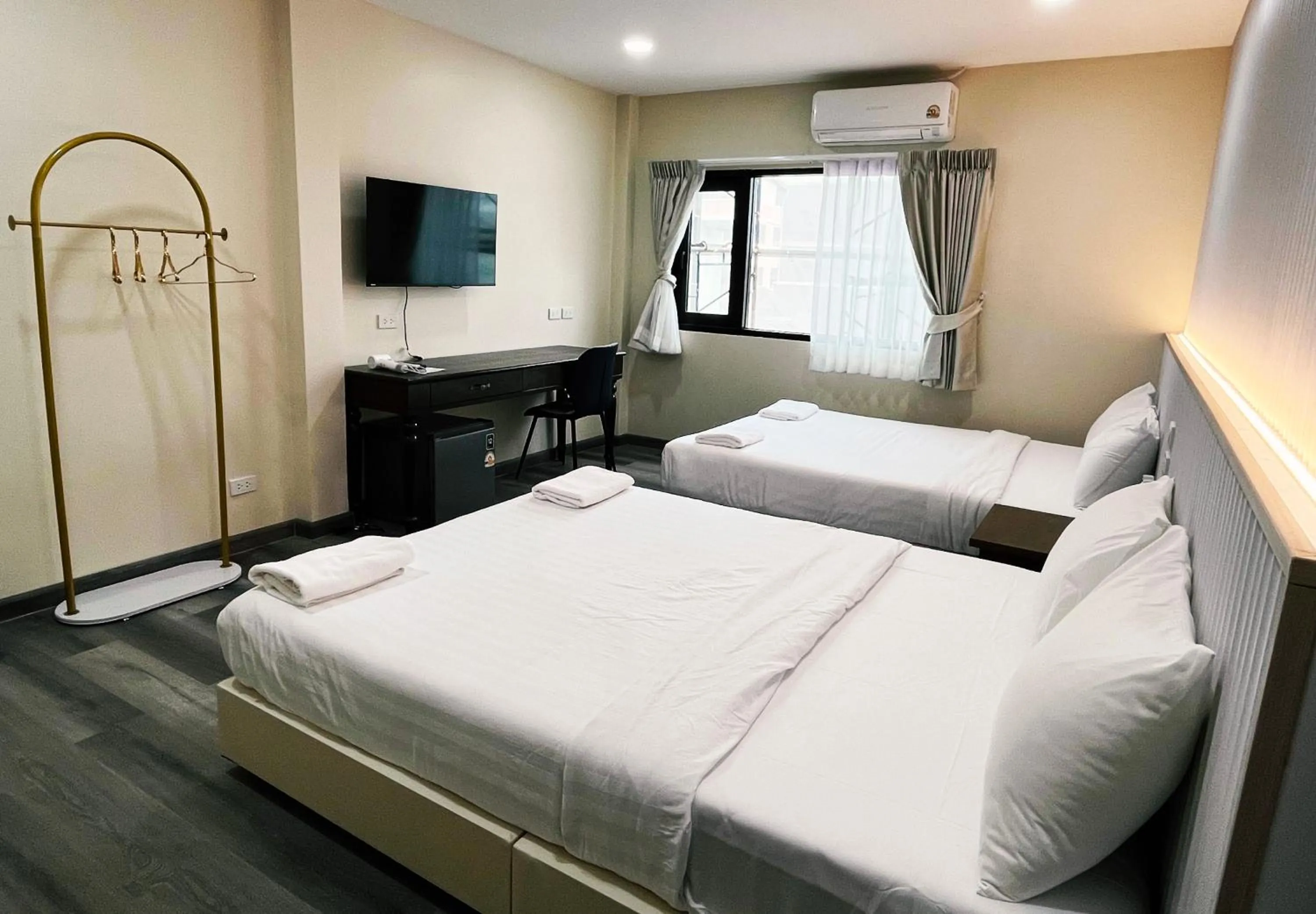 Bed in Excel Hotel Bangkok former Sri Krungthep Hotel