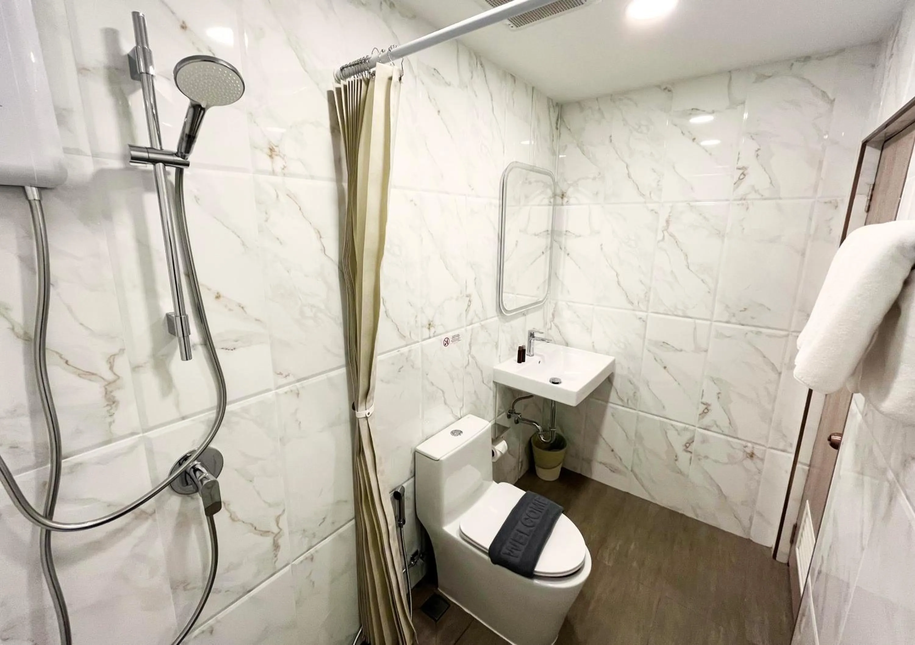 Toilet in Excel Hotel Bangkok former Sri Krungthep Hotel