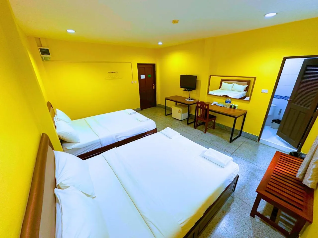 Bed in Excel Hotel Bangkok former Sri Krungthep Hotel