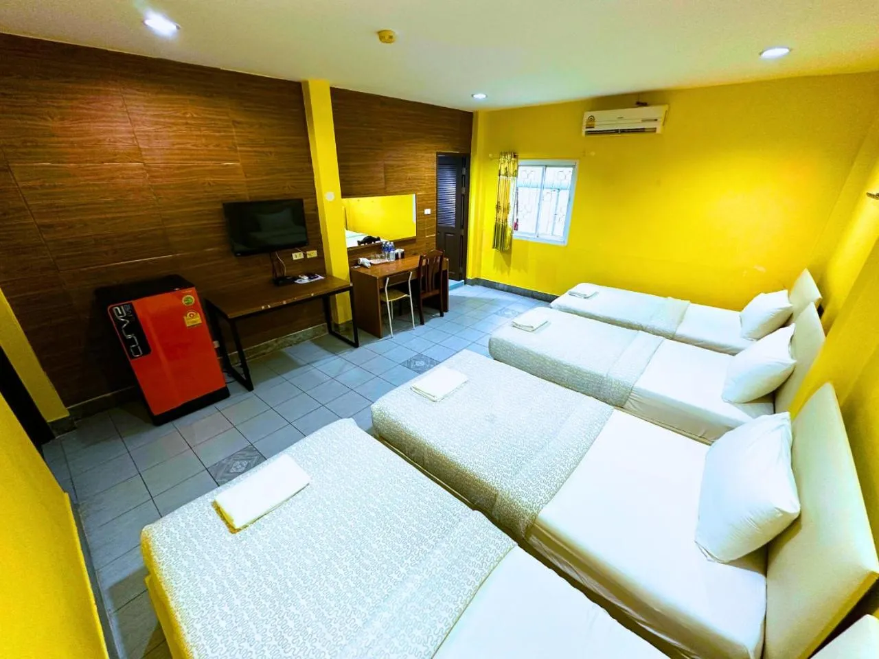 Bed in Excel Hotel Bangkok former Sri Krungthep Hotel