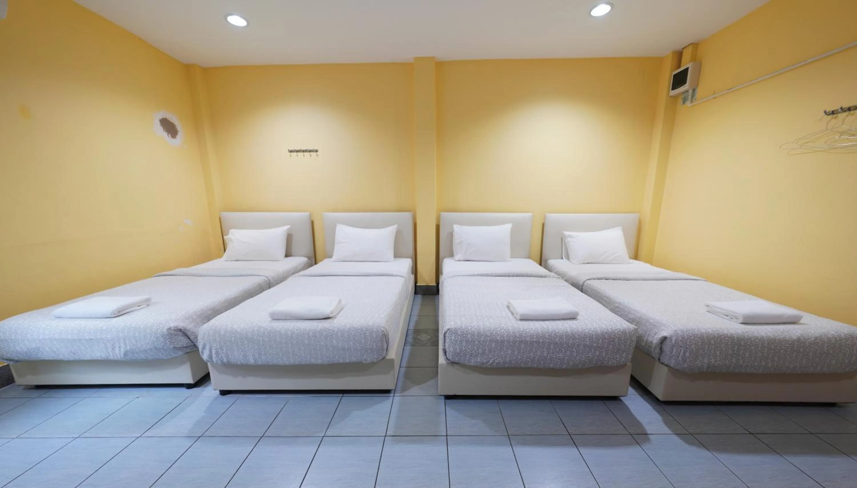 Bed in Excel Hotel Bangkok former Sri Krungthep Hotel