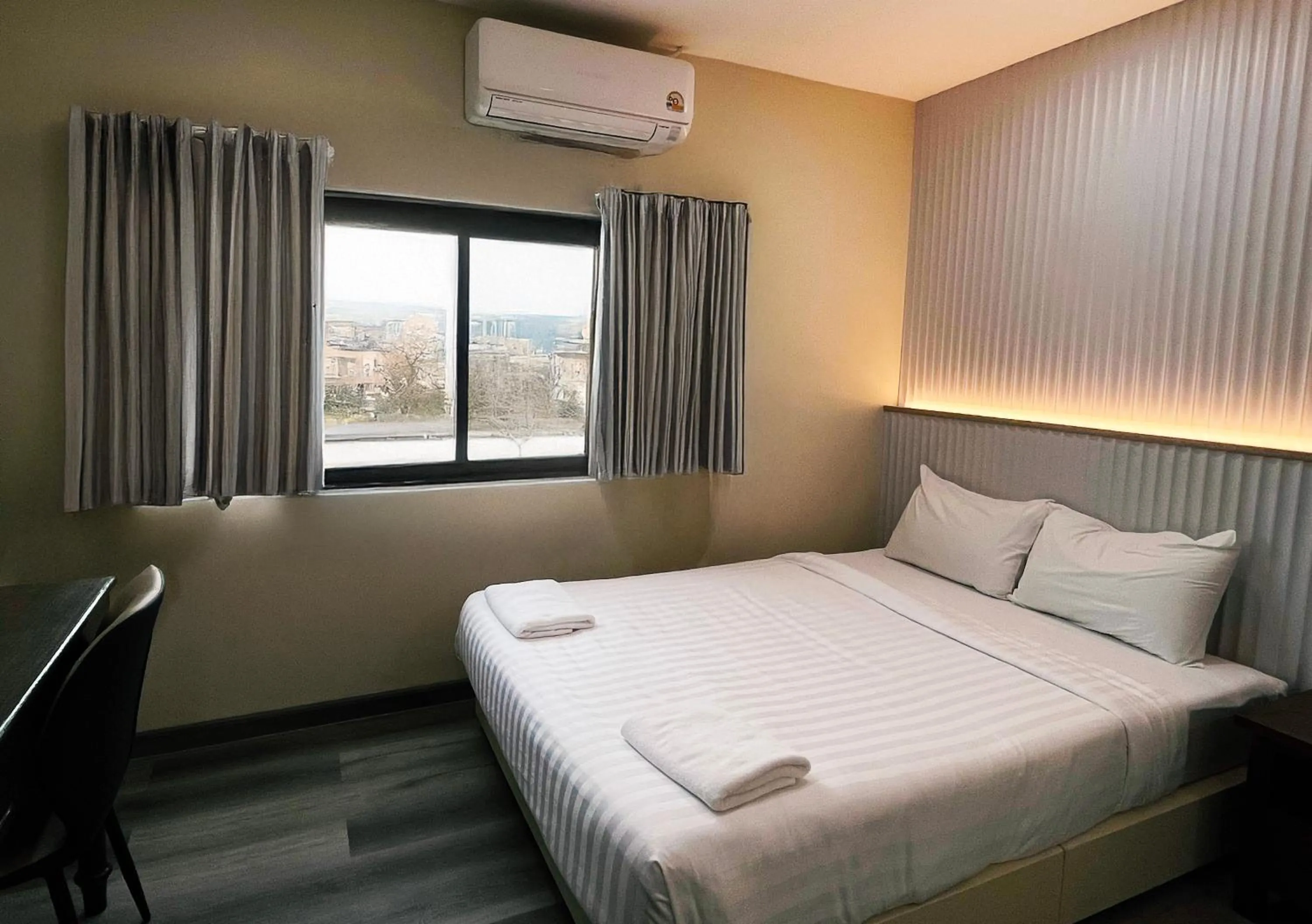 Bed in Excel Hotel Bangkok former Sri Krungthep Hotel