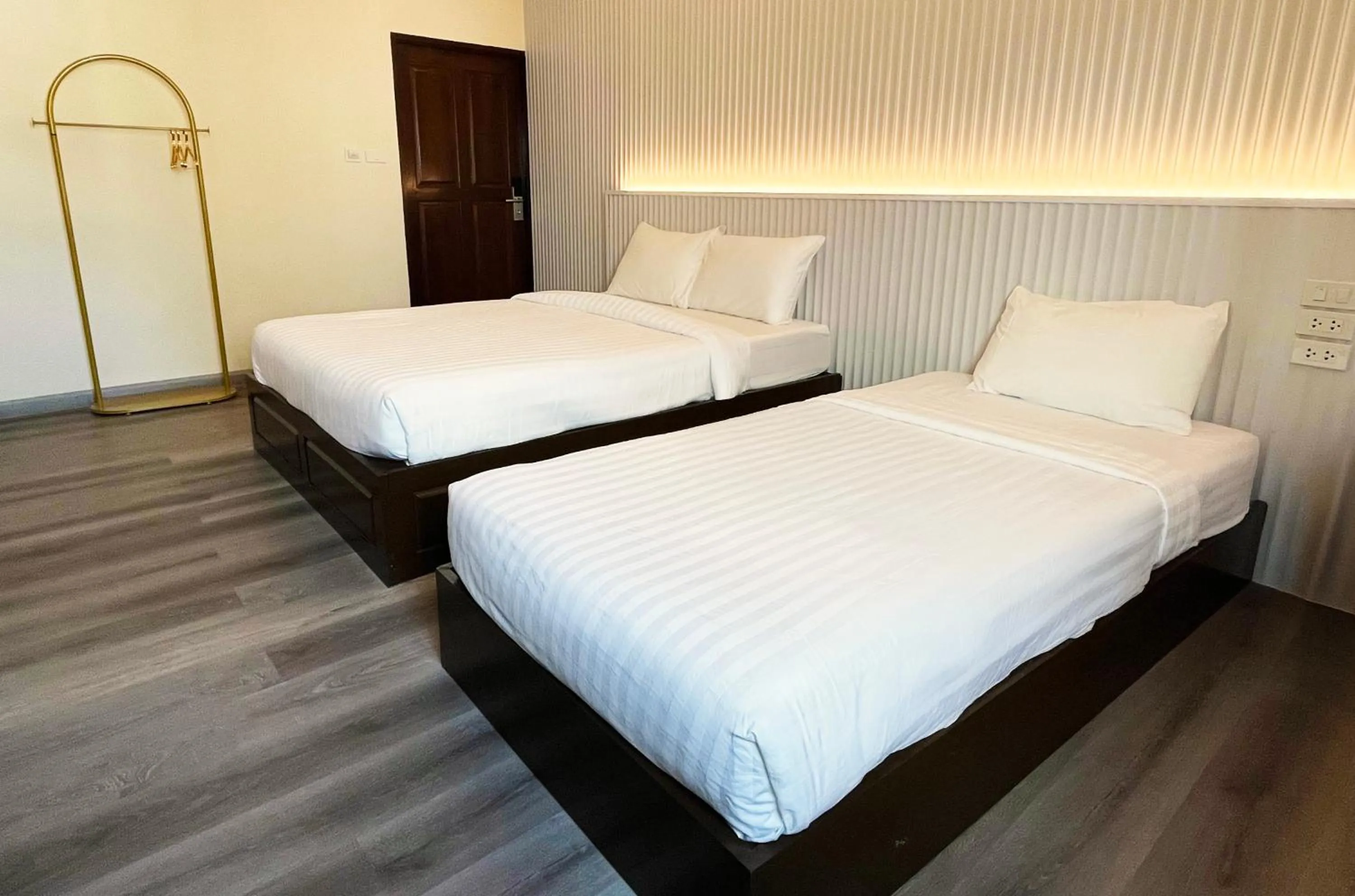 Bedroom, Bed in Excel Hotel Bangkok former Sri Krungthep Hotel