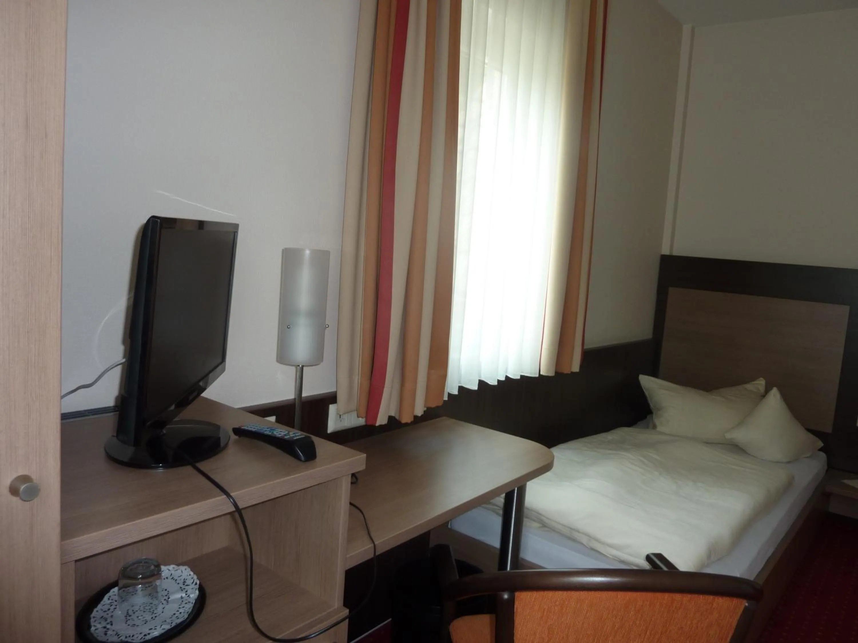 Photo of the whole room, Bed in Hotel Gasthof König Karl
