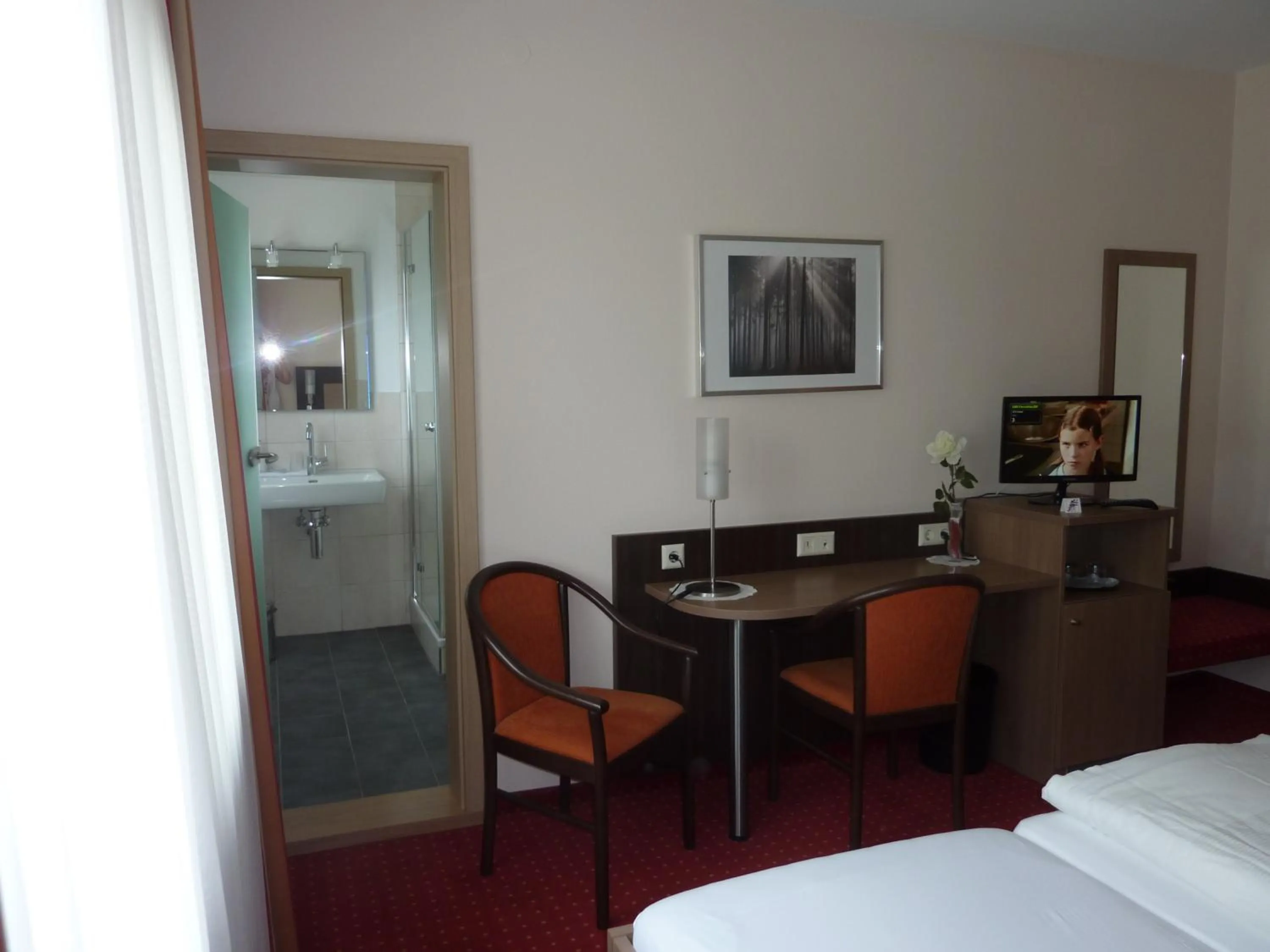 Seating area, Bed in Hotel Gasthof König Karl