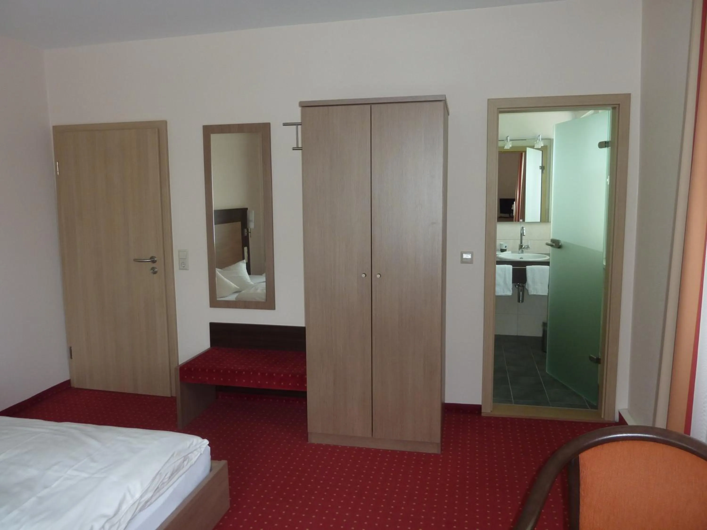 Photo of the whole room, Bed in Hotel Gasthof König Karl