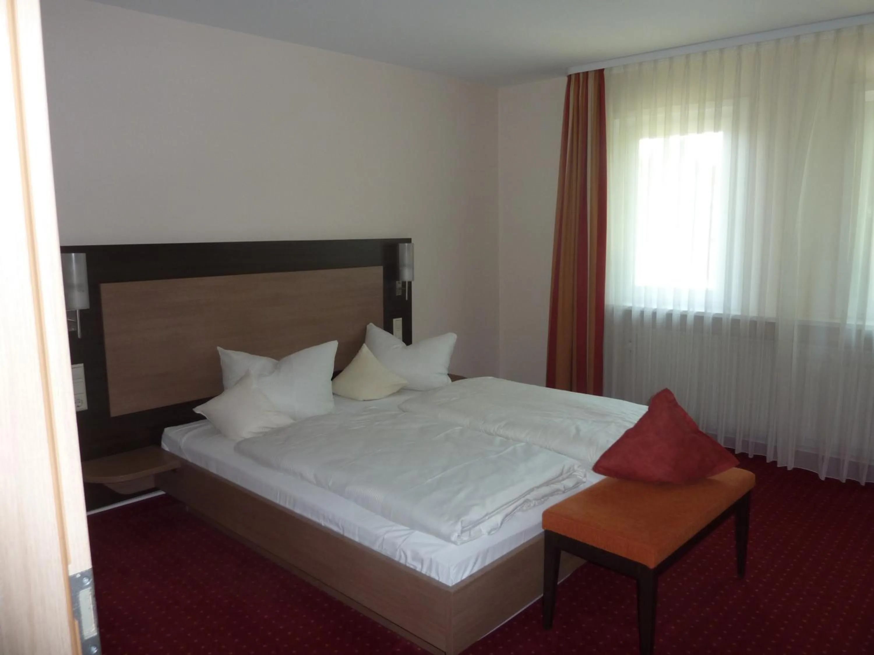 Photo of the whole room, Bed in Hotel Gasthof König Karl