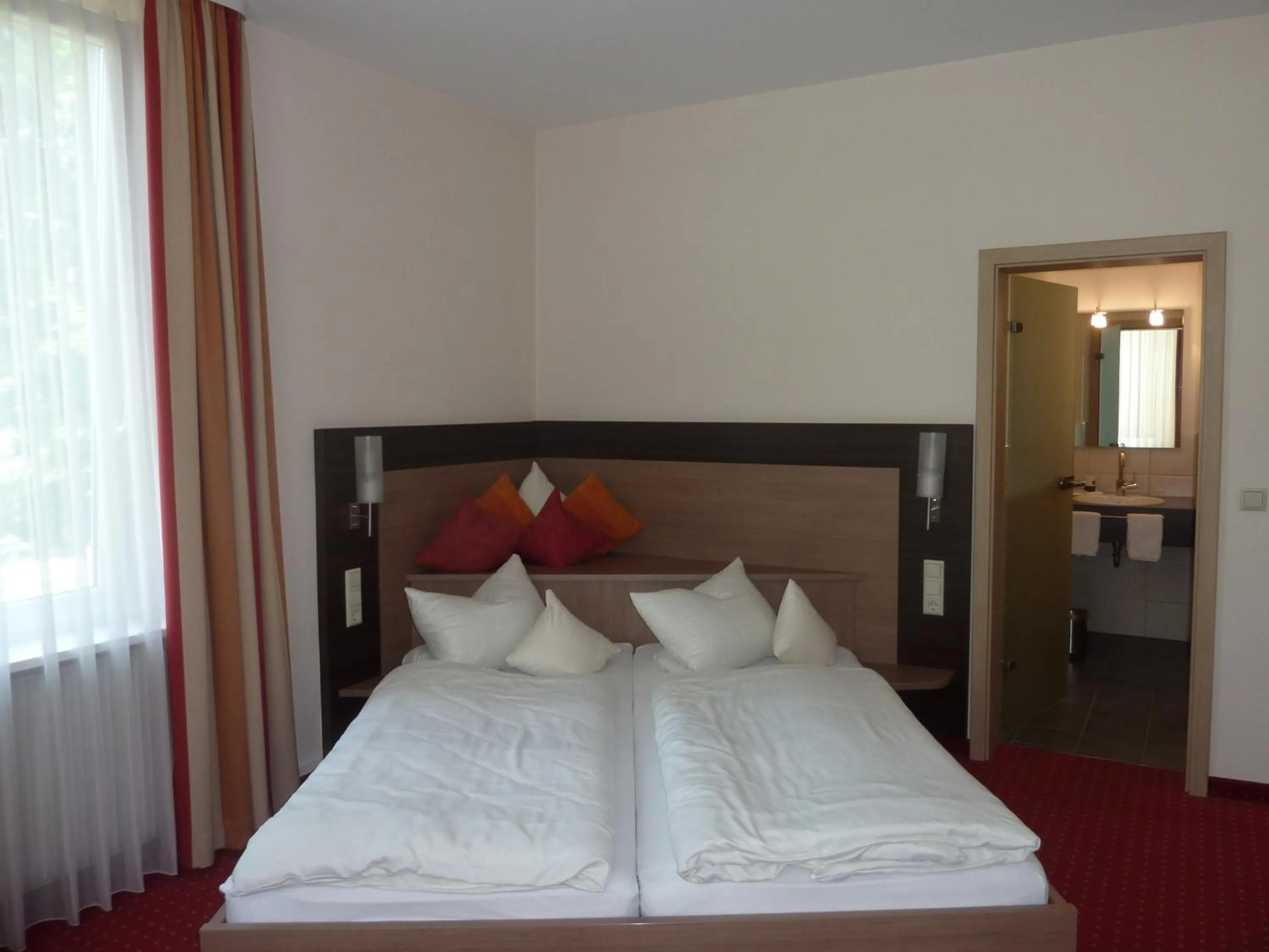 Photo of the whole room, Bed in Hotel Gasthof König Karl