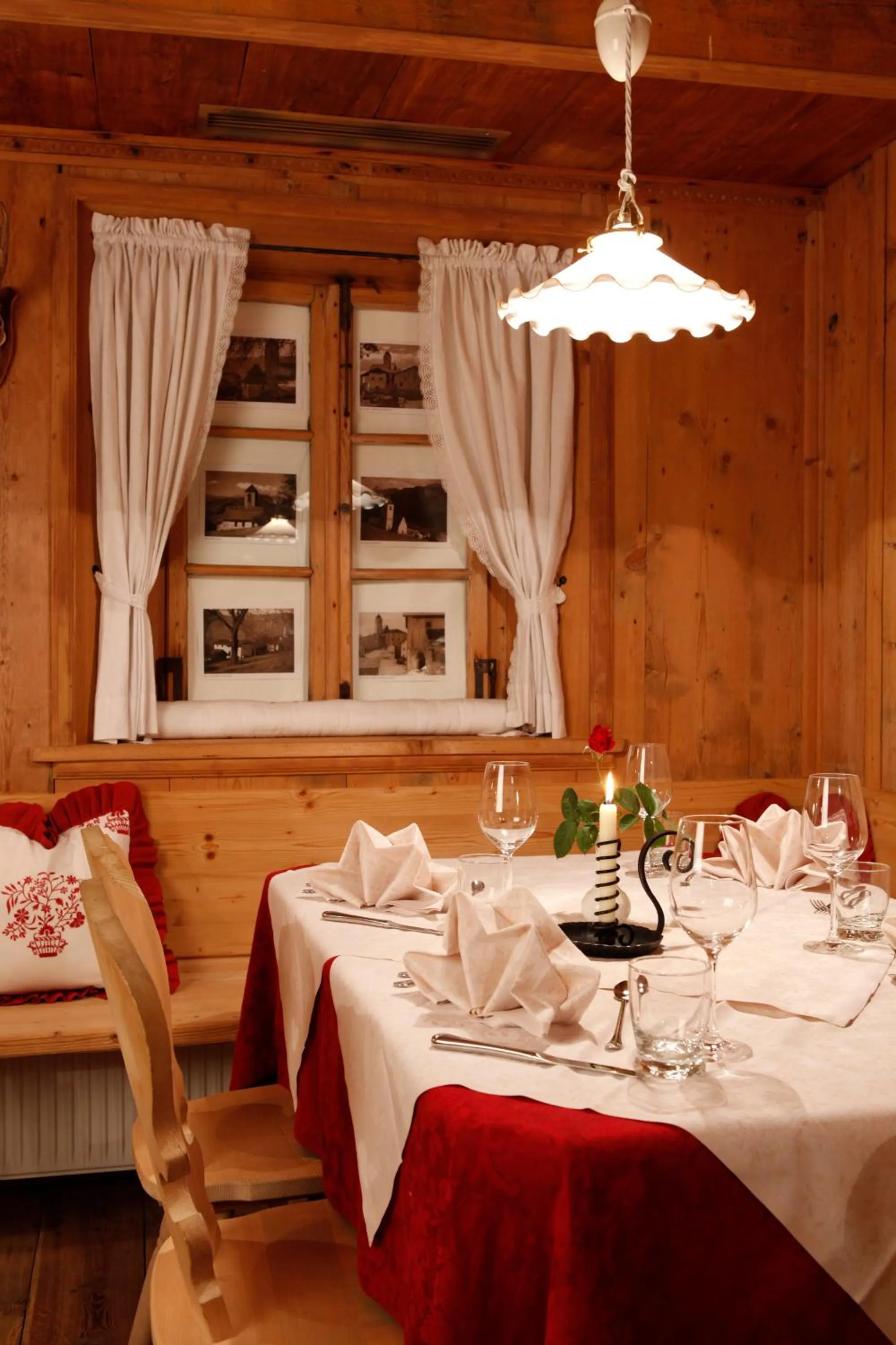Restaurant/places to eat in Hotel Hubertusstube