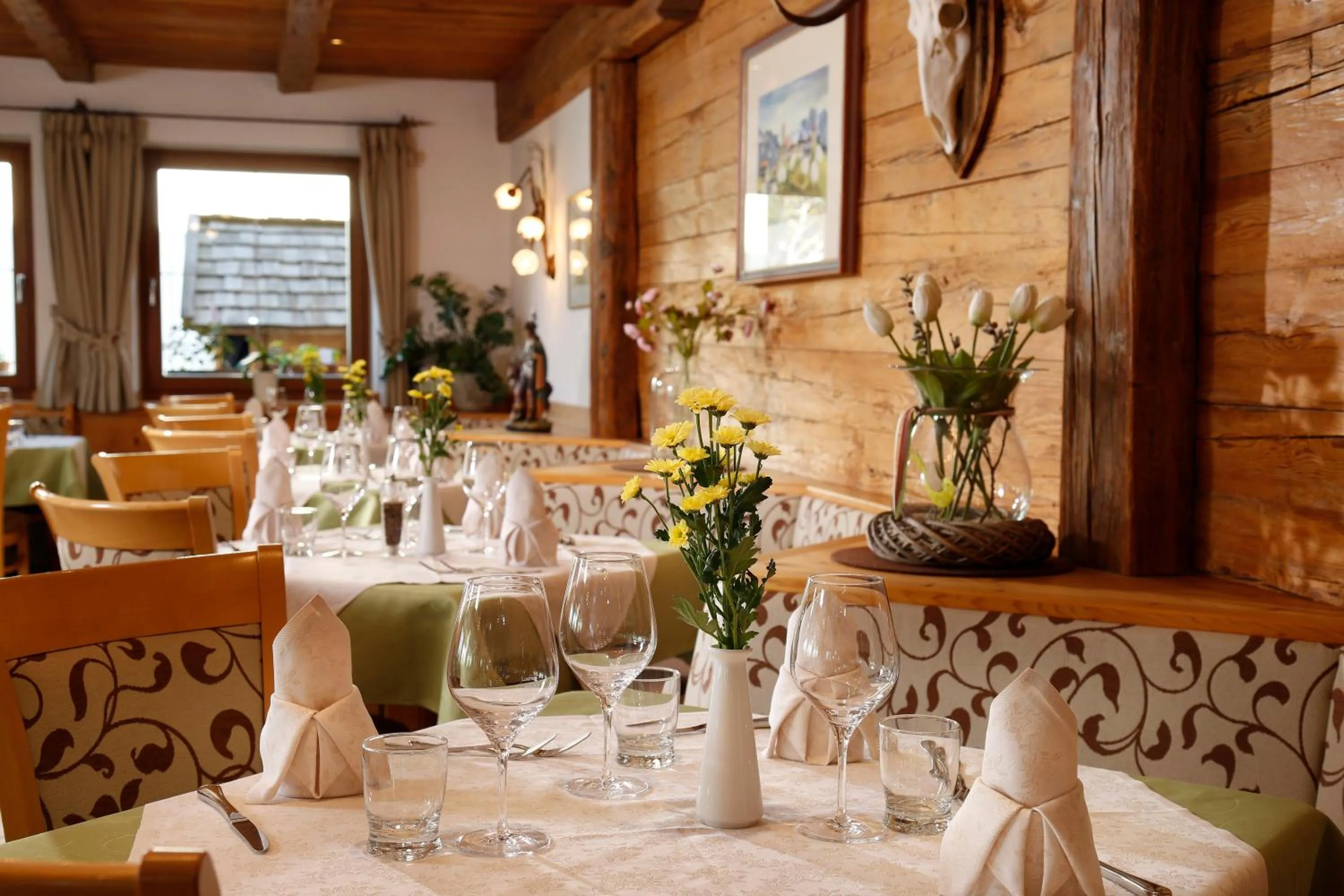 Restaurant/places to eat in Hotel Hubertusstube