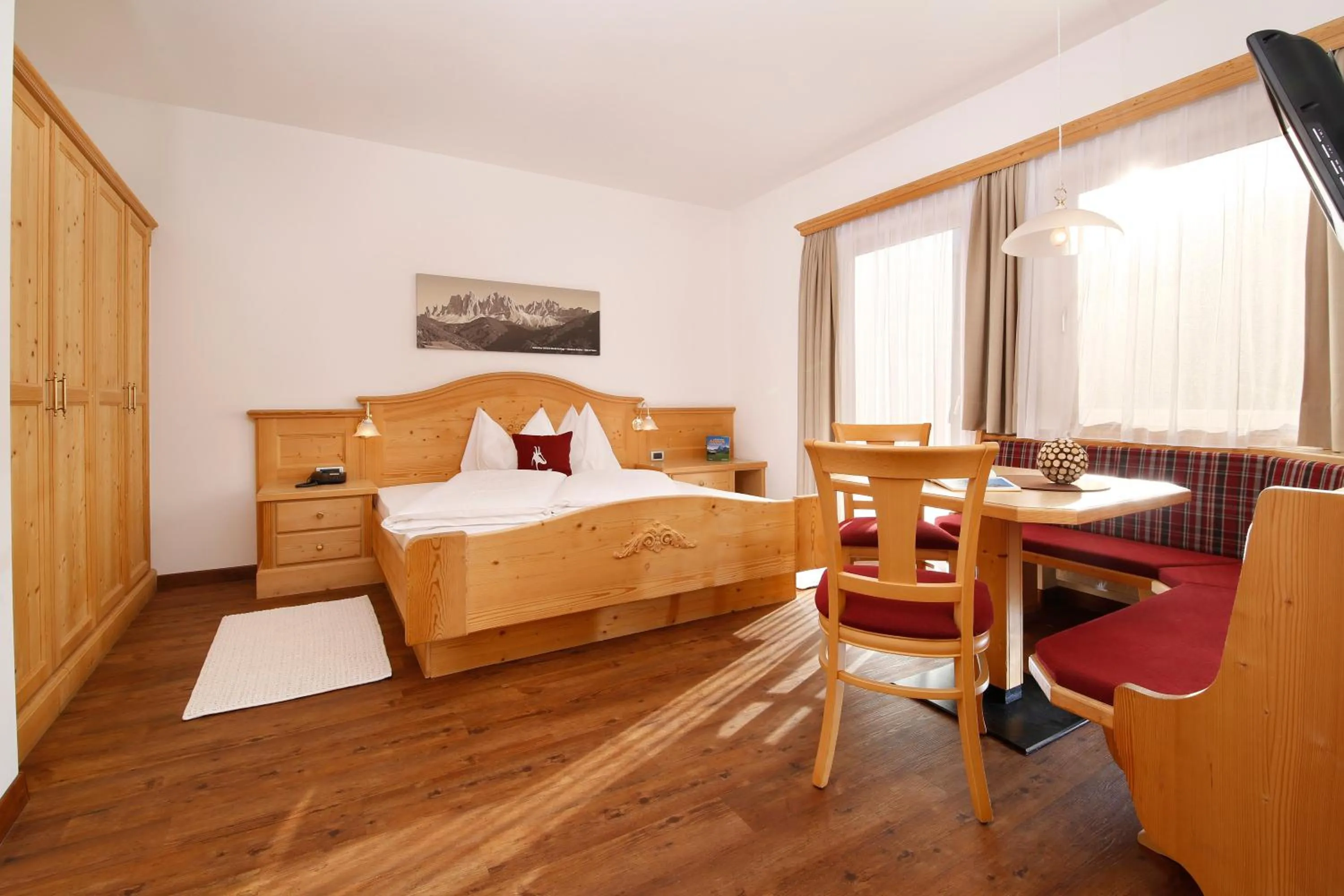 Photo of the whole room, Bed in Hotel Hubertusstube