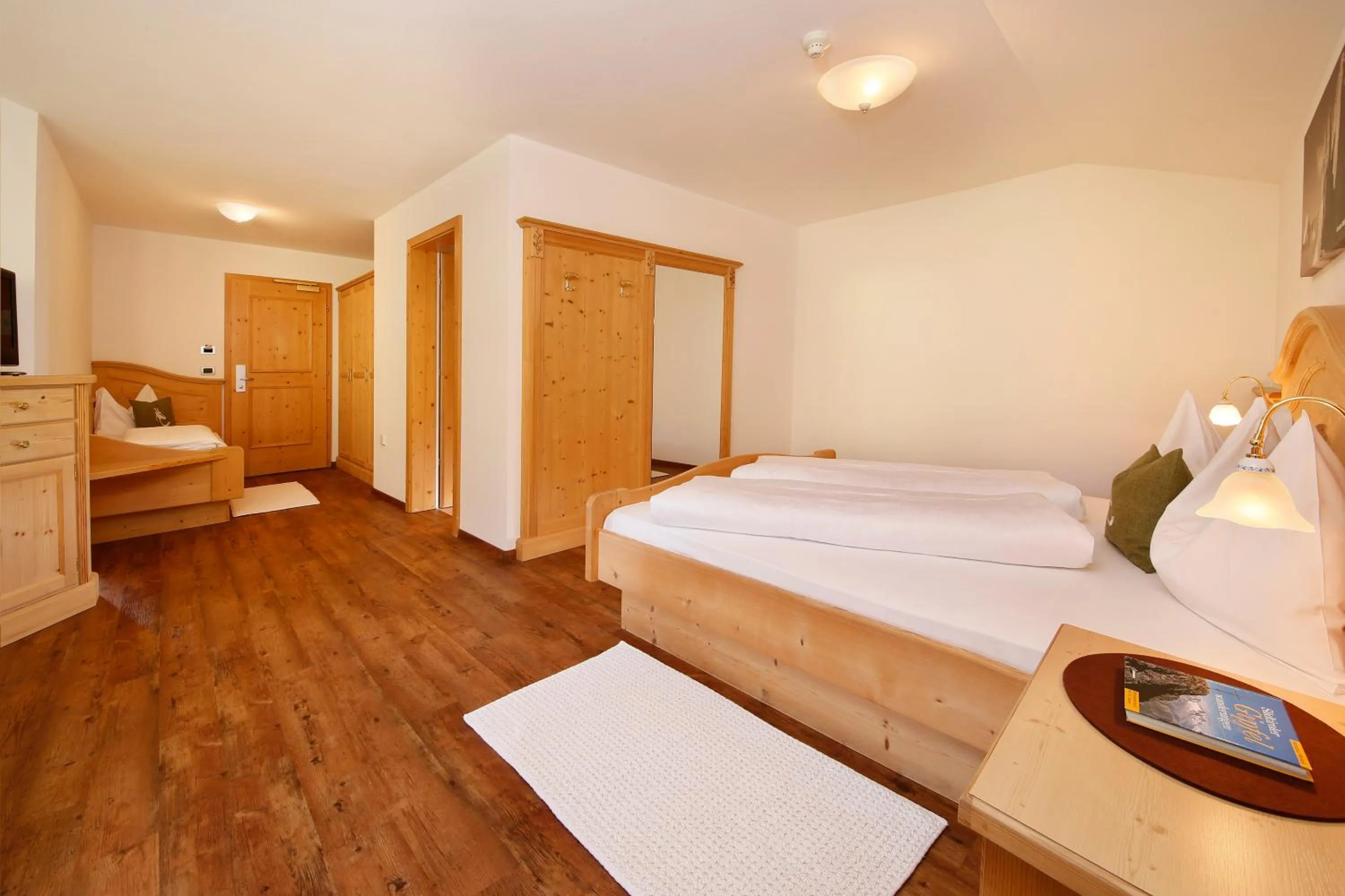 Photo of the whole room, Bed in Hotel Hubertusstube