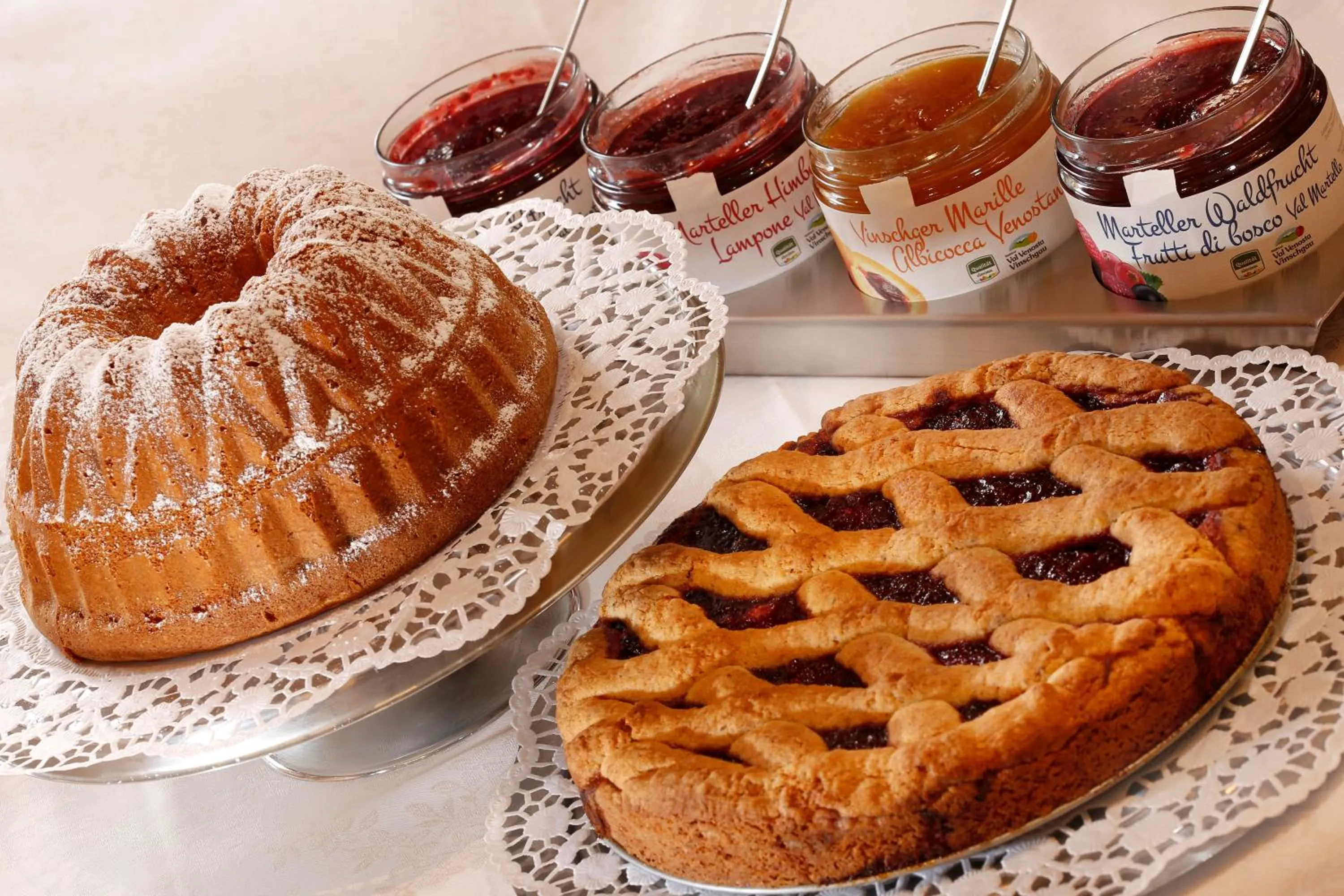 Buffet breakfast in Hotel Hubertusstube