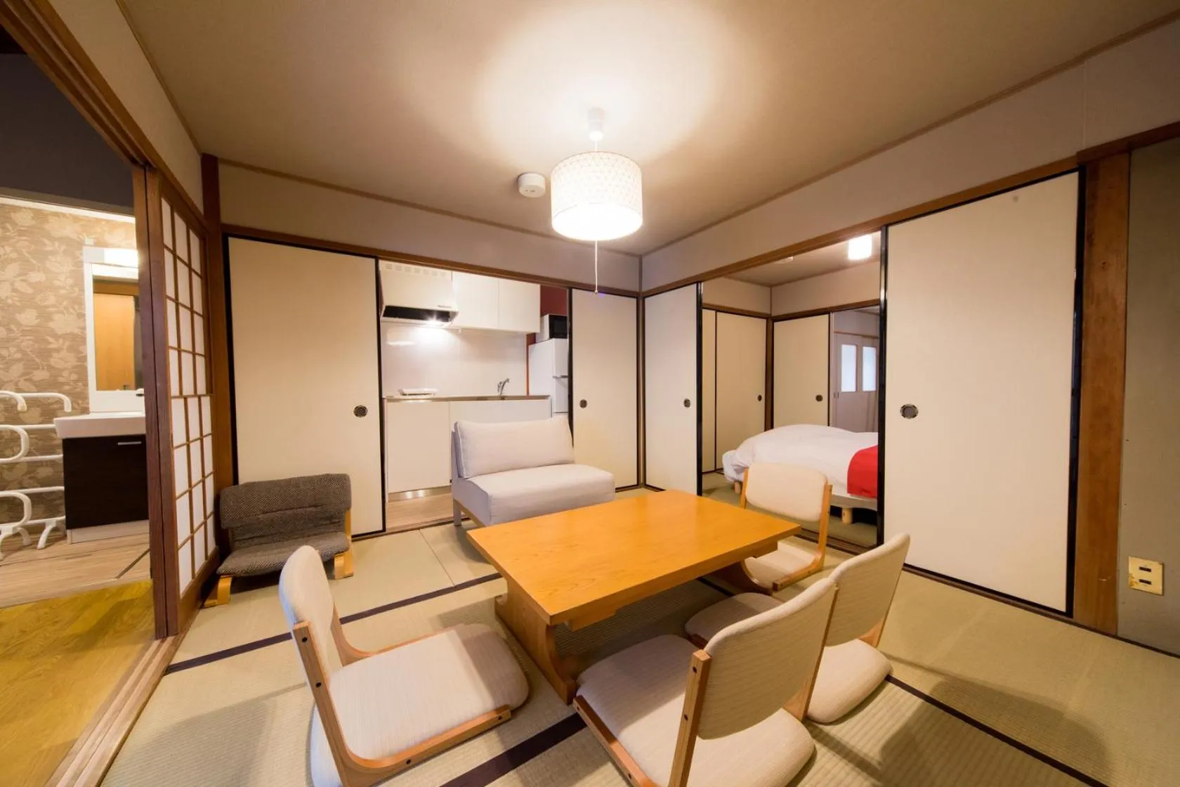 Photo of the whole room in 京町家 懿造 -Kyomachiya IZO-