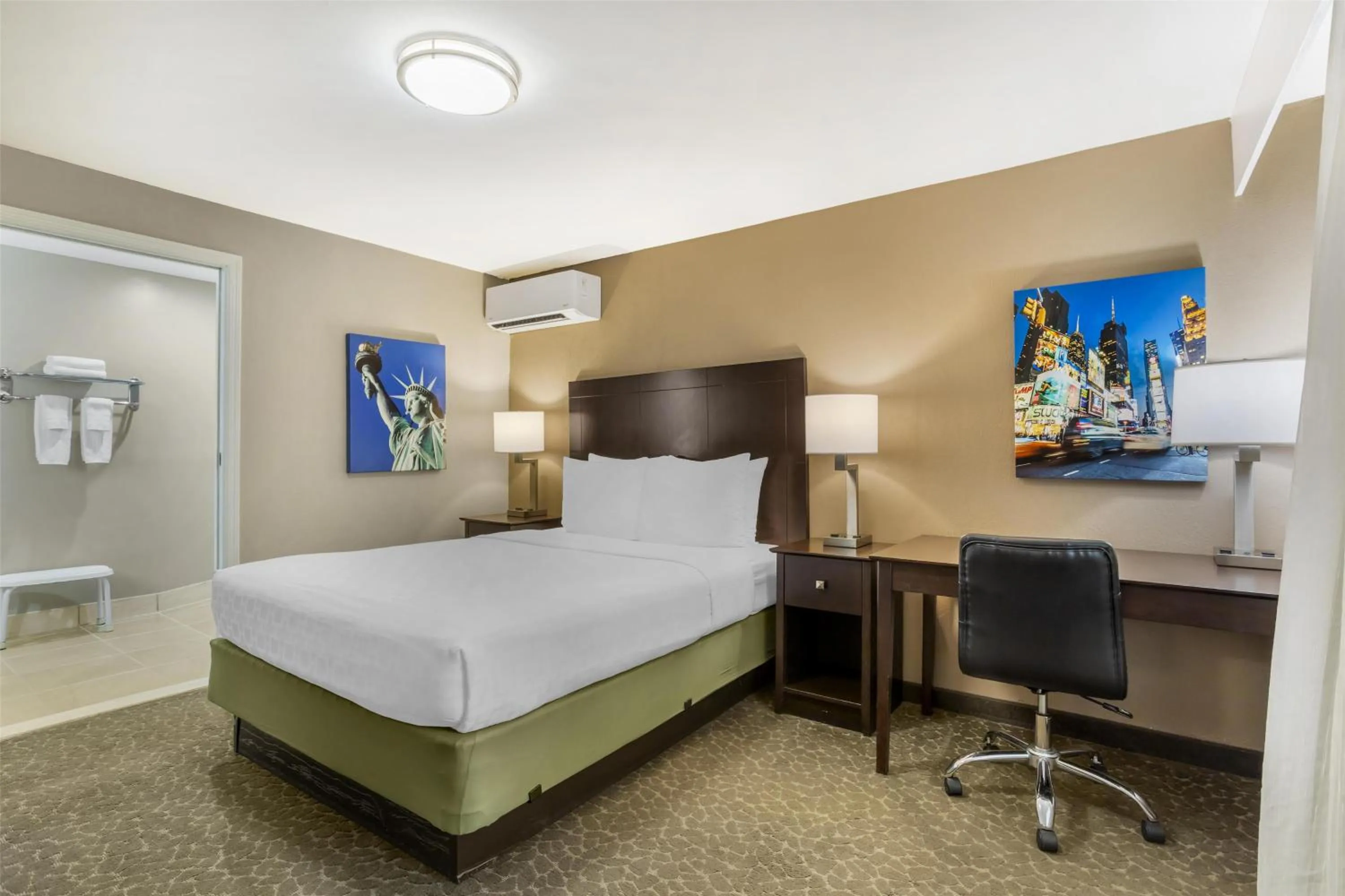 Bedroom, Bed in Best Western Fort Lee