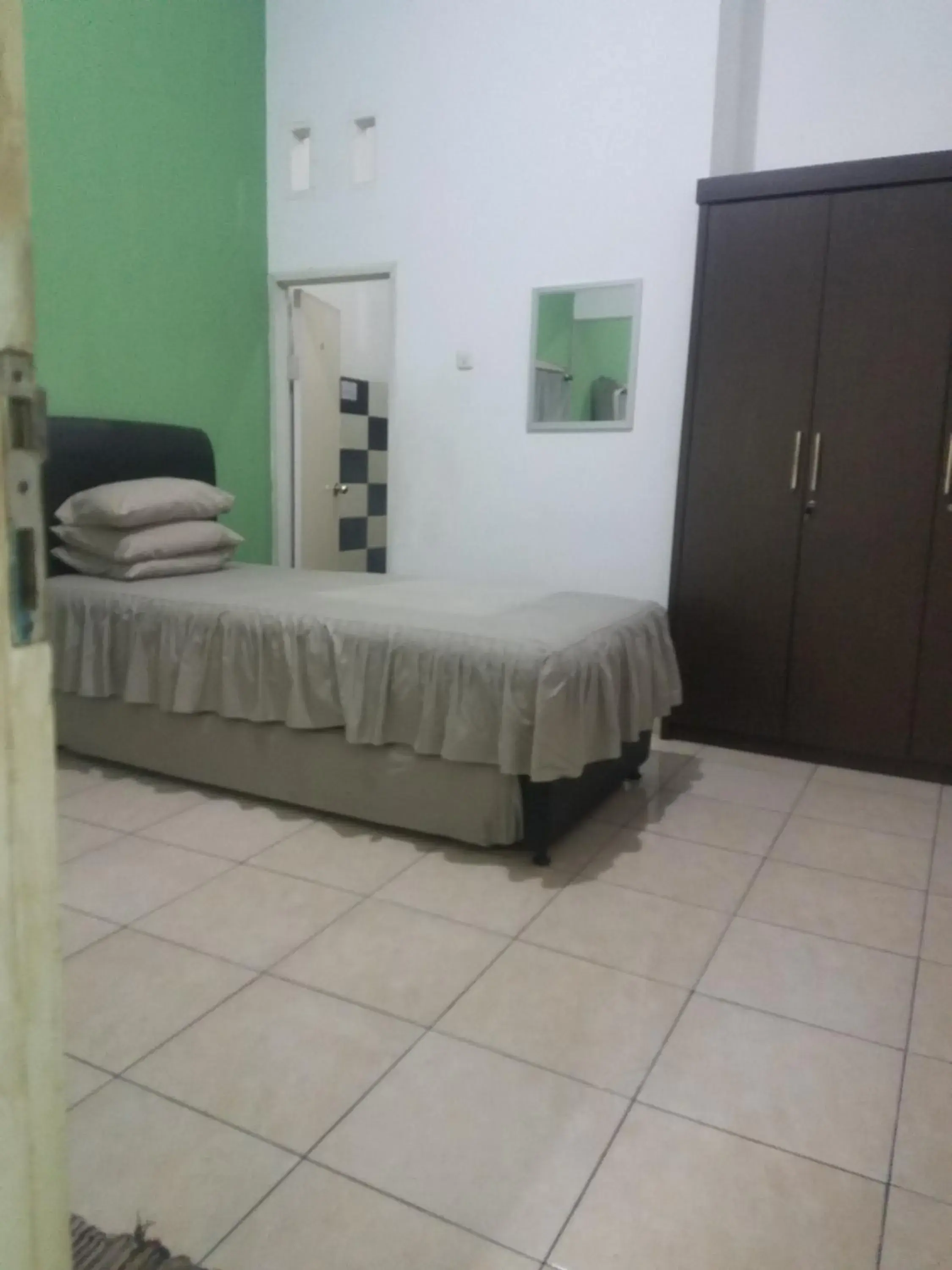 Superior Twin Room in Cendrawasih Syariah Homestay Superior Twin Room in Cendrawasih Syariah Homestay