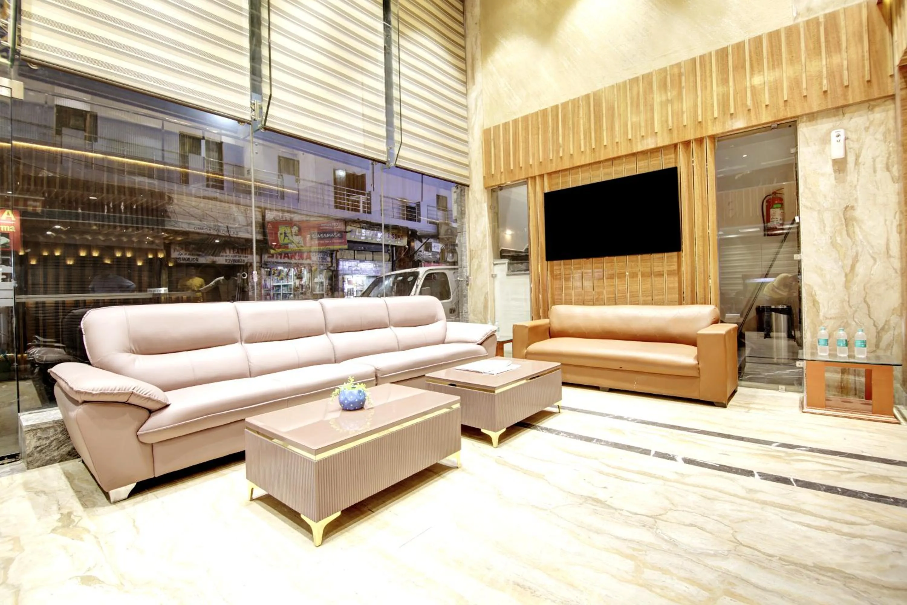 Seating area in Hotel Krishna Plaza Just Near New Delhi Station And Connaught Place By M S Hospitality