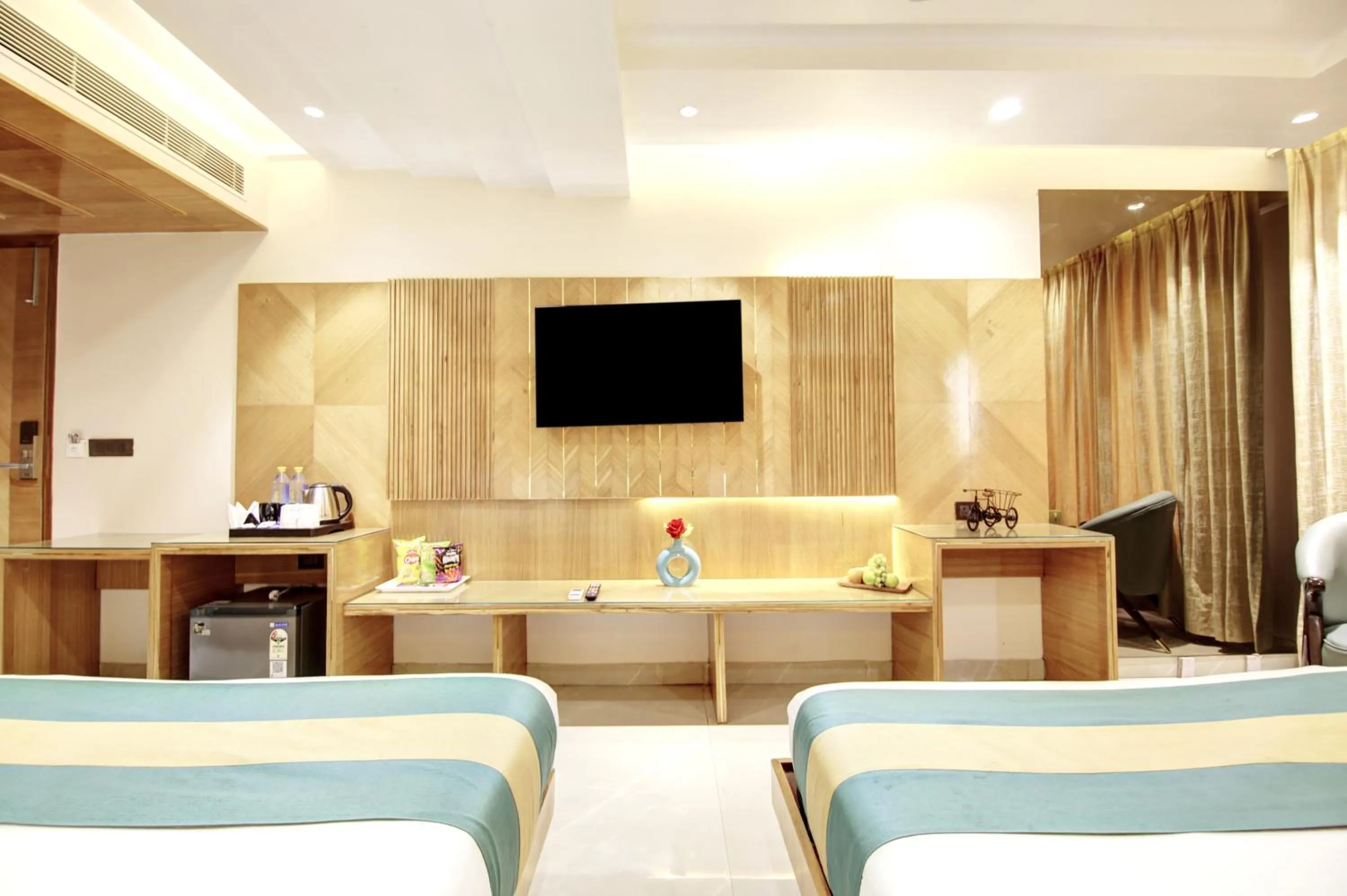 Bedroom in Hotel Krishna Plaza Just Near New Delhi Station And Connaught Place By M S Hospitality