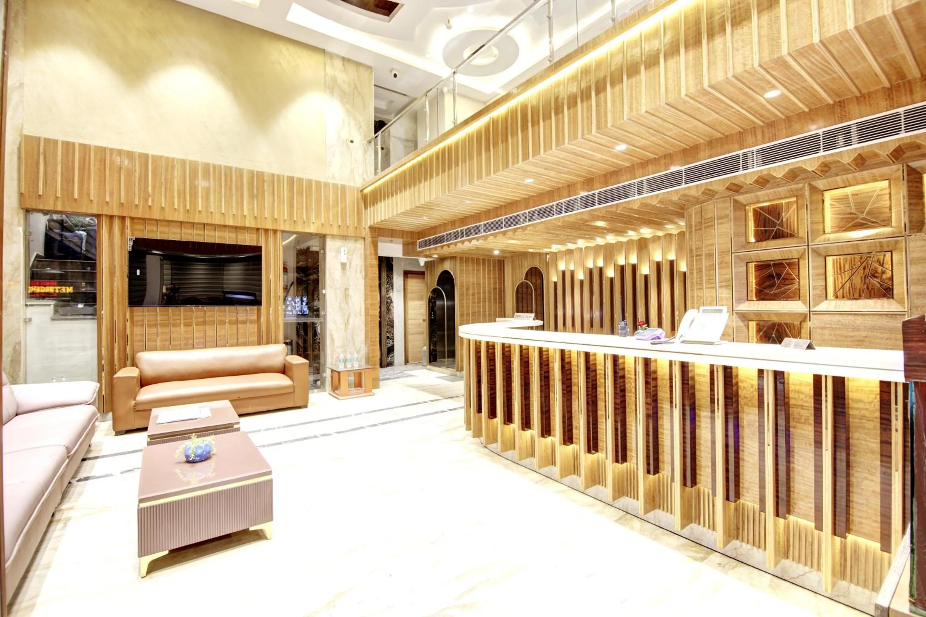 Lobby or reception in Hotel Krishna Plaza Just Near New Delhi Station And Connaught Place By M S Hospitality