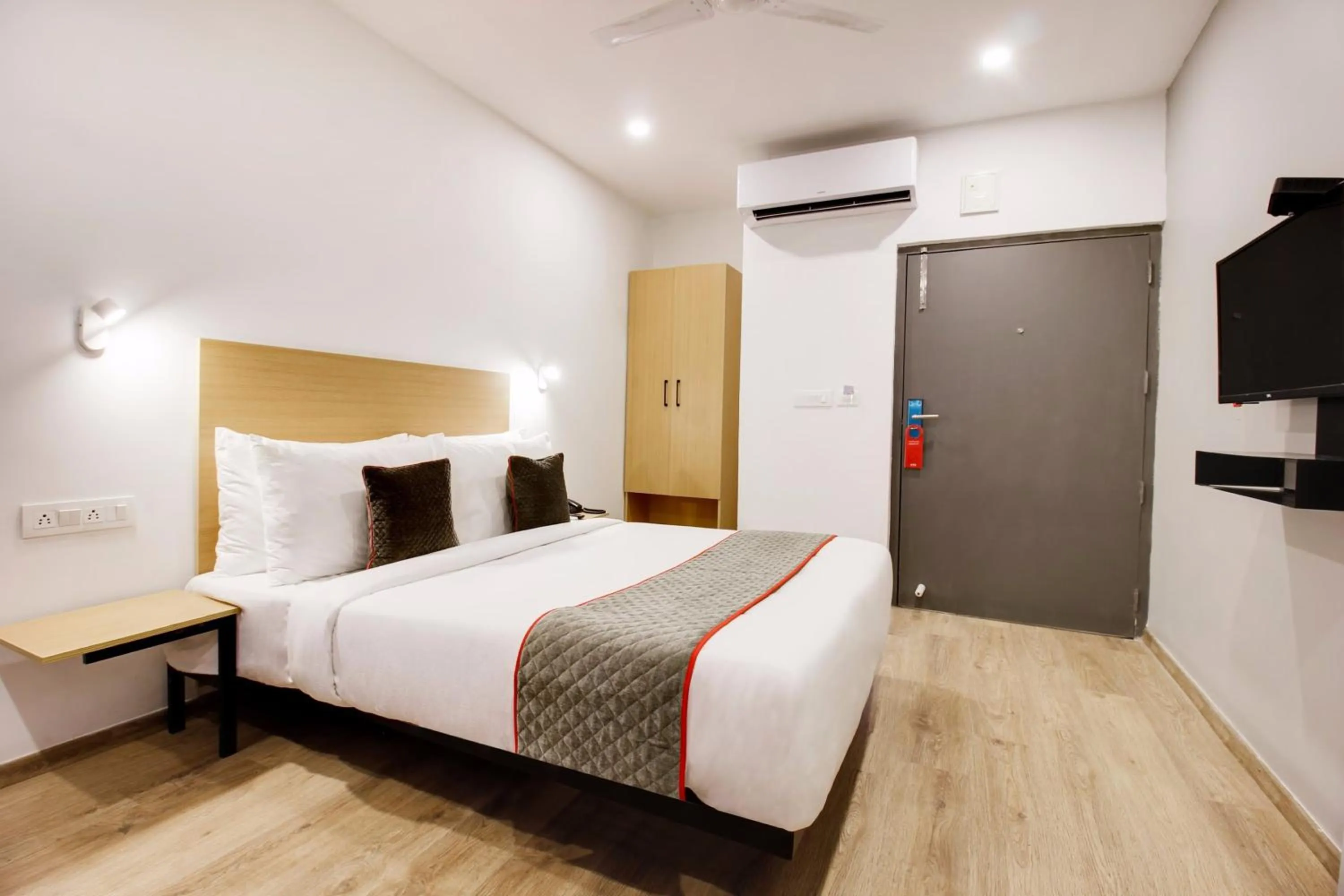 Bedroom, Bed in Super townhouse moosapet Rcc Prime