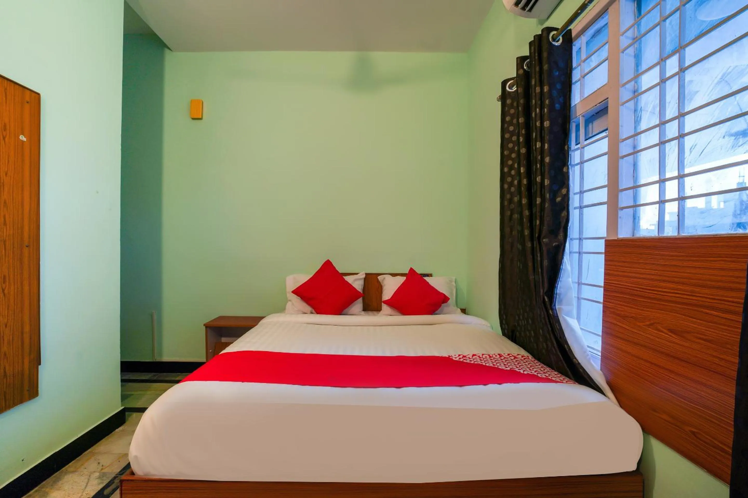 Bedroom, Bed in Hotel O Raja Residency Near Snow World