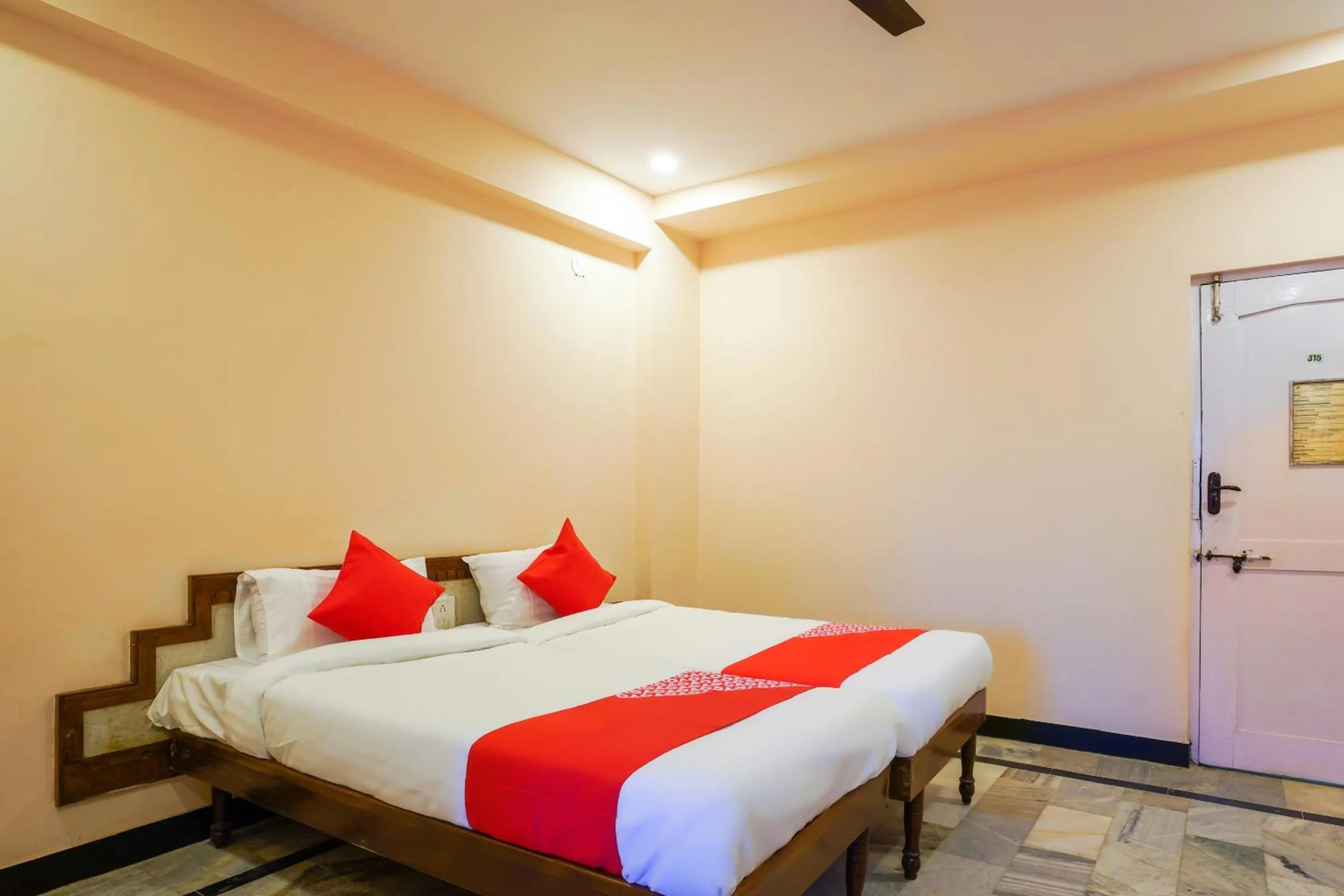 Bedroom, Bed in Hotel O Raja Residency Near Snow World