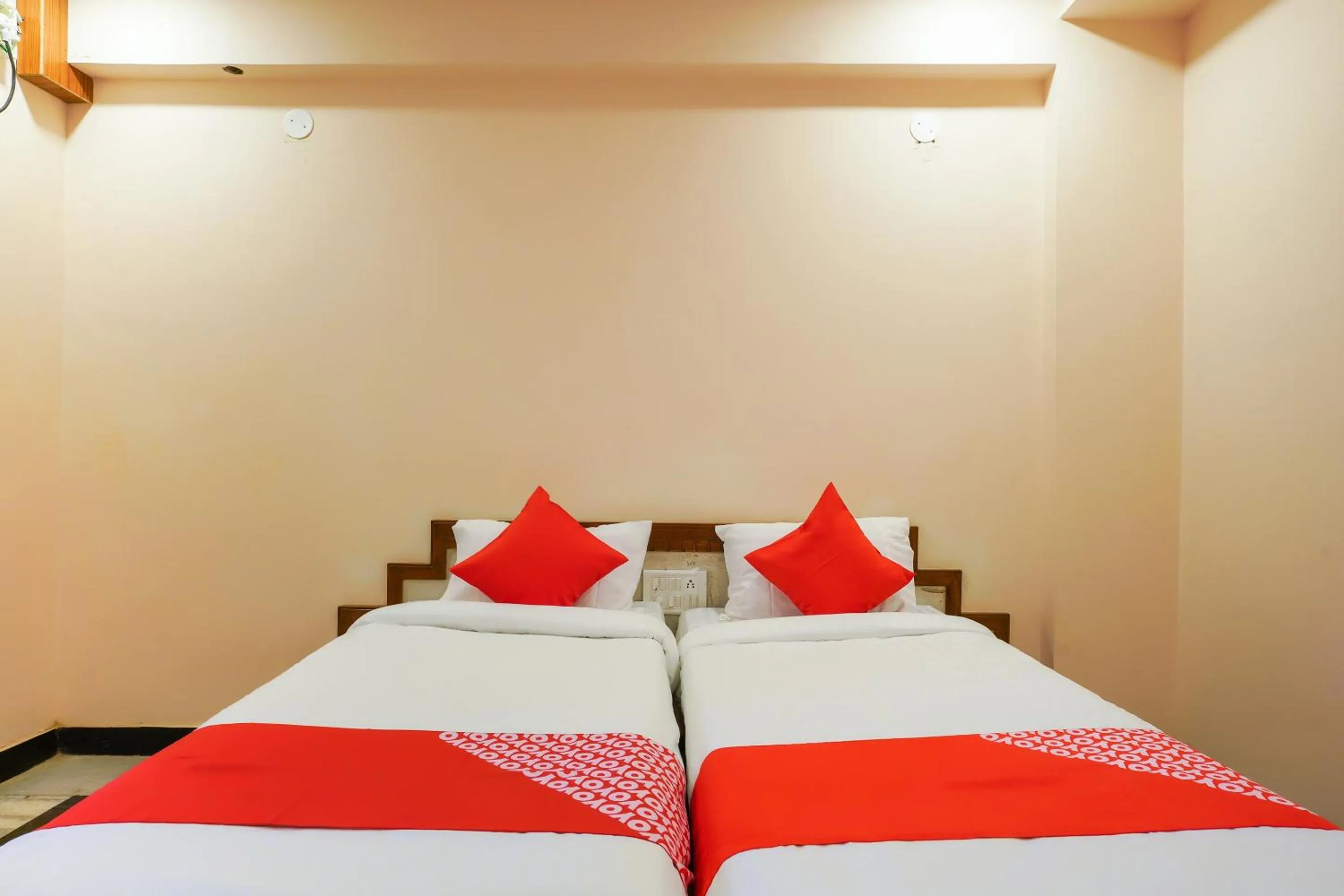 Bedroom, Bed in Hotel O Raja Residency Near Snow World