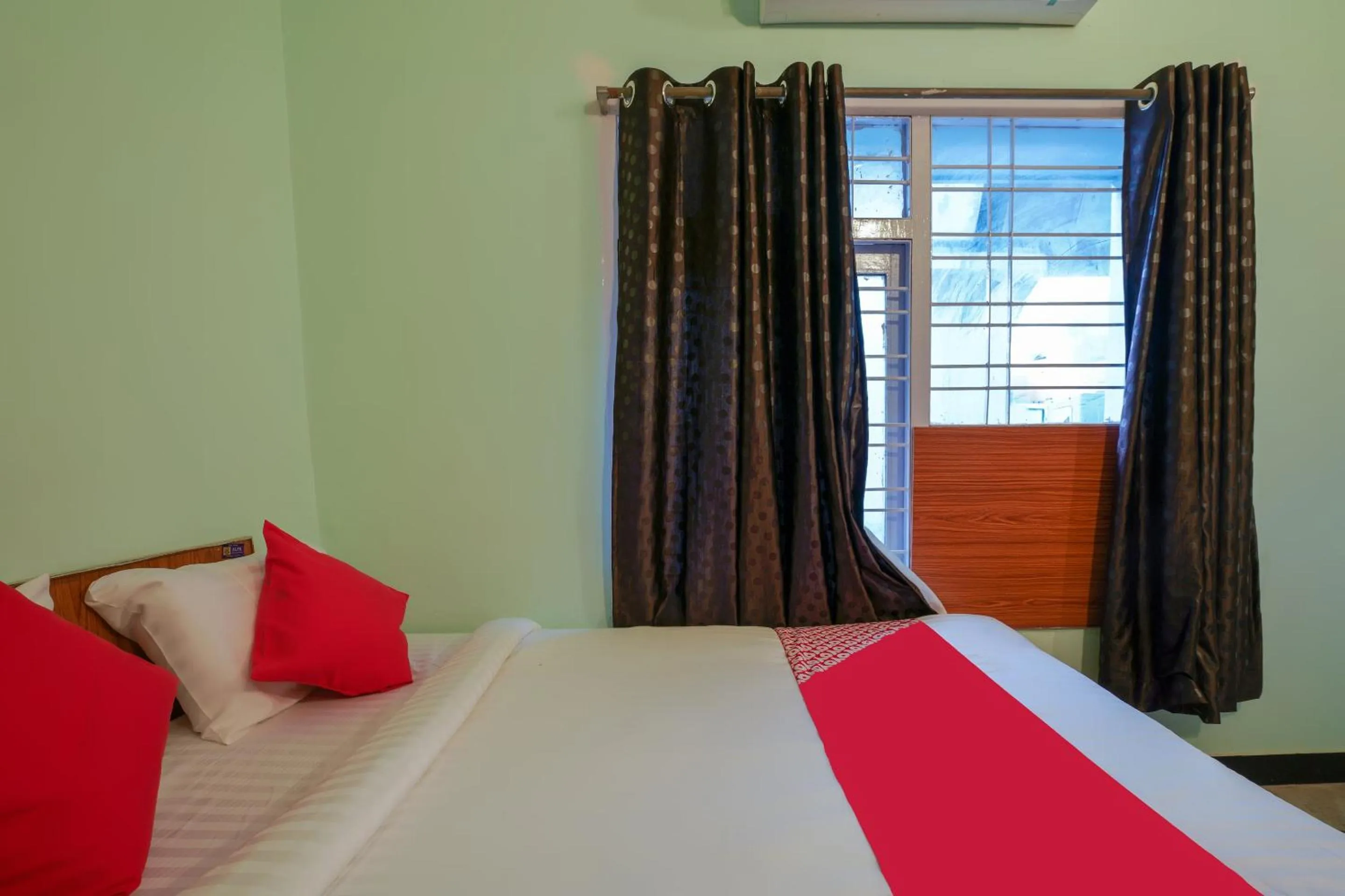 Bedroom, Bed in Hotel O Raja Residency Near Snow World