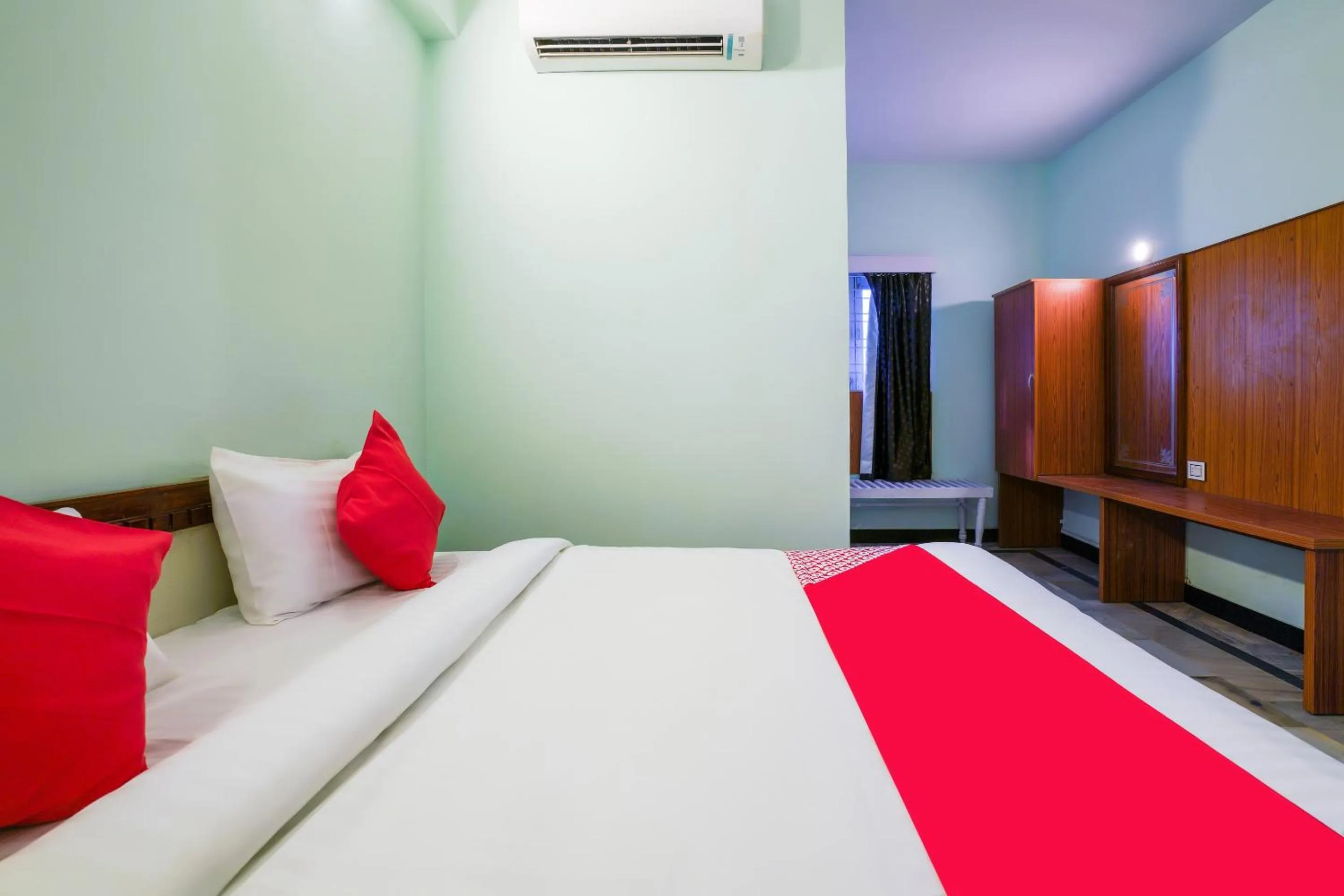 Bedroom, Bed in Hotel O Raja Residency Near Snow World