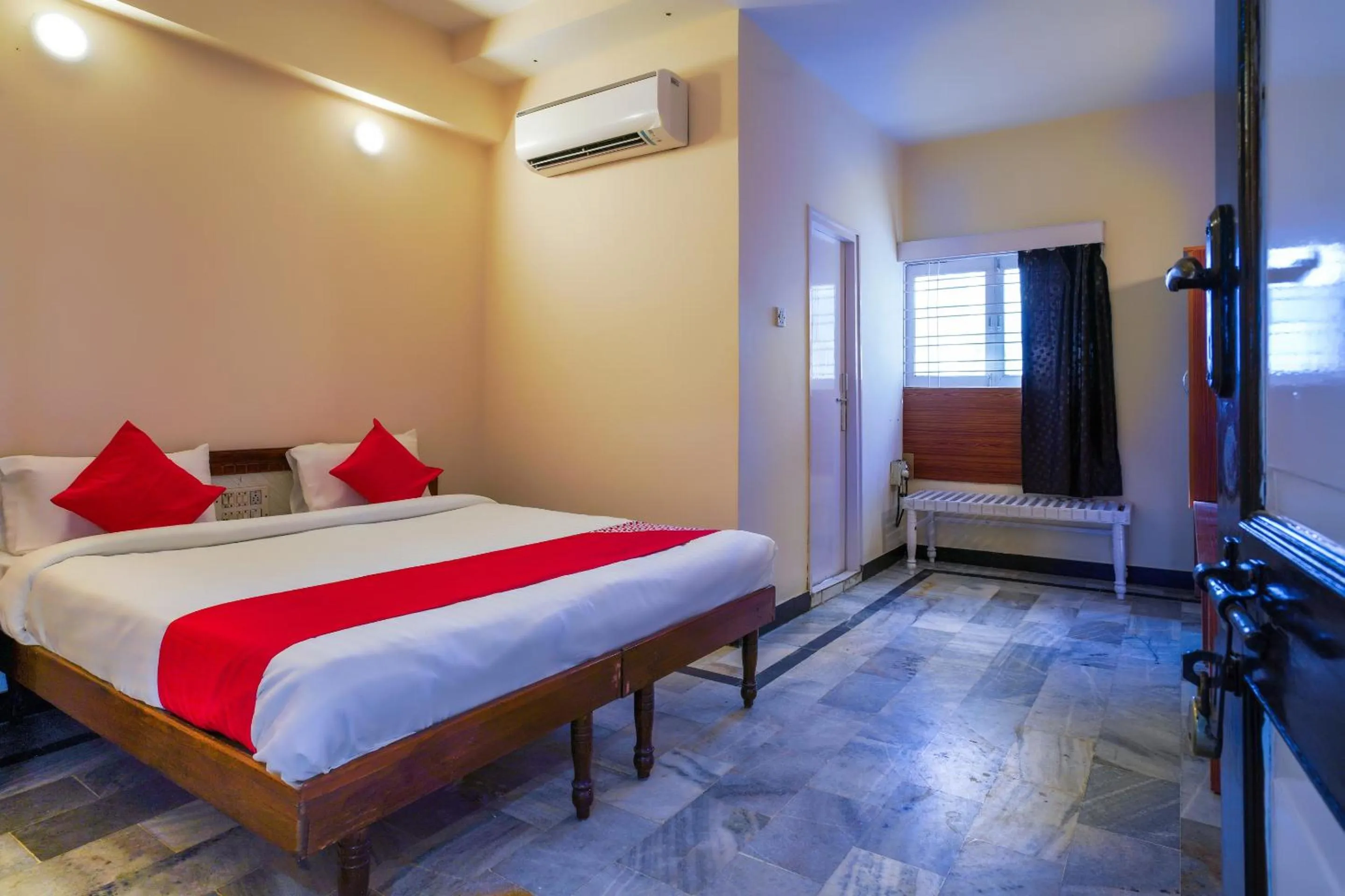 Bedroom, Bed in Hotel O Raja Residency Near Snow World