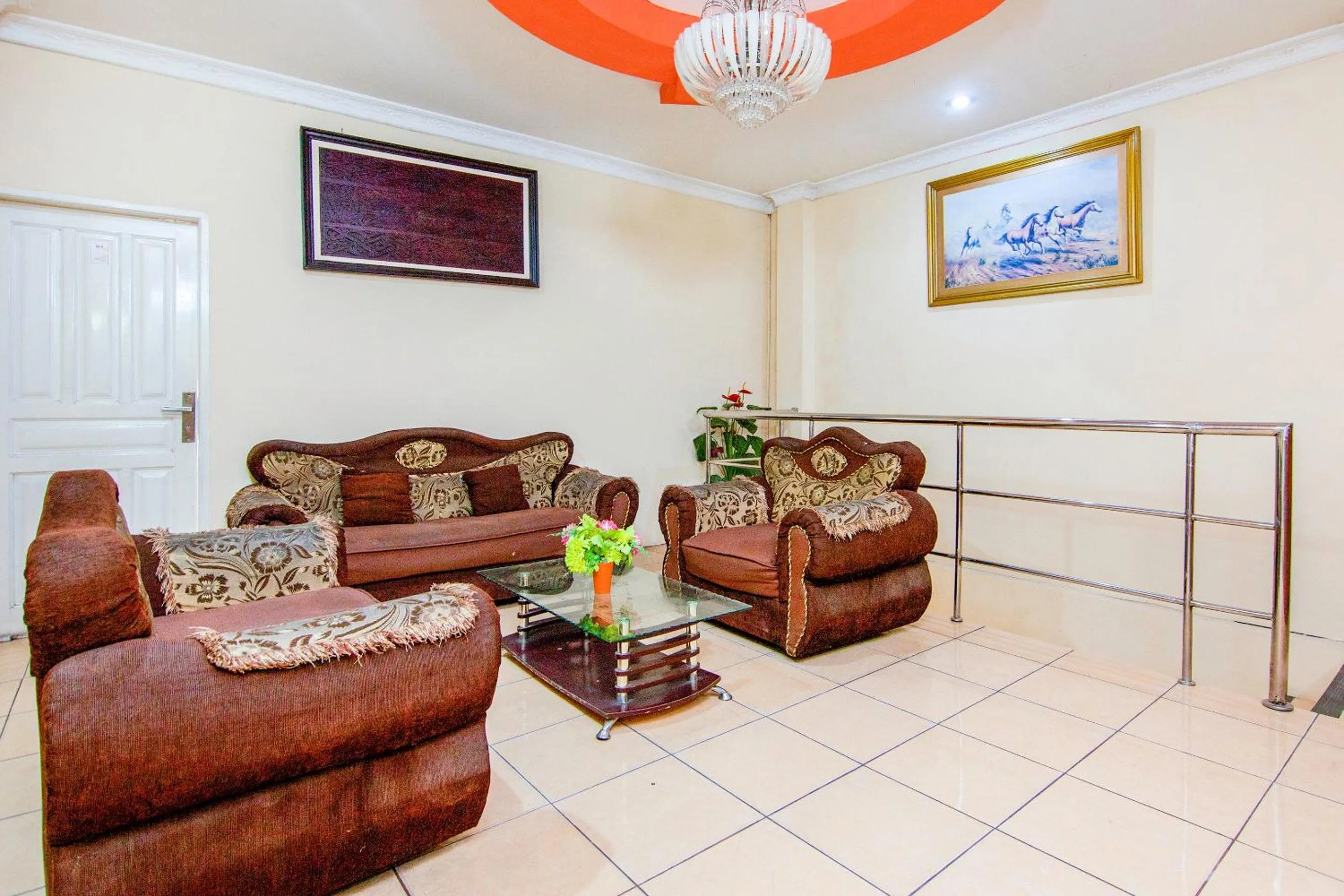 Lobby or reception in Hotel O 211