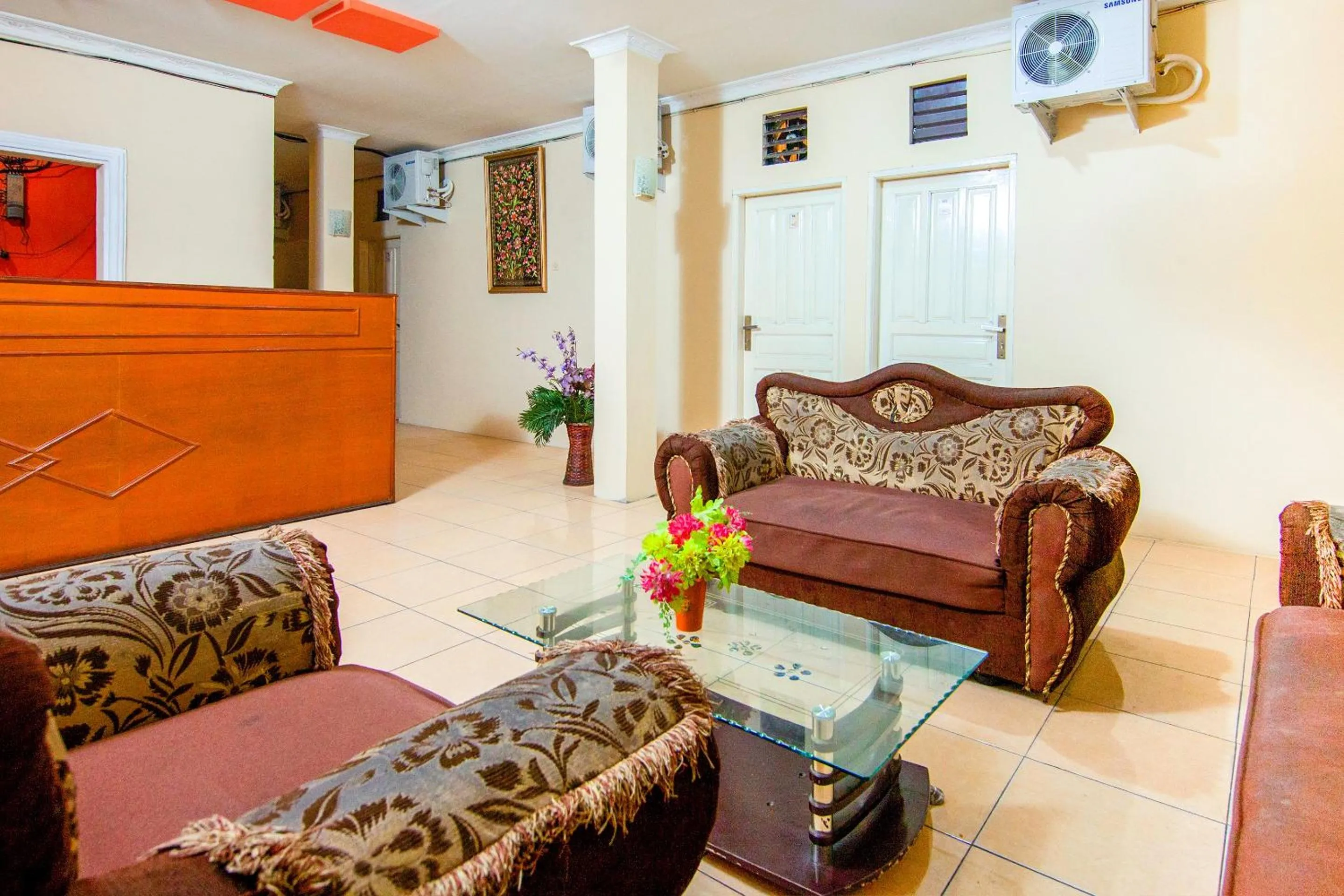 Lobby or reception in Hotel O 211