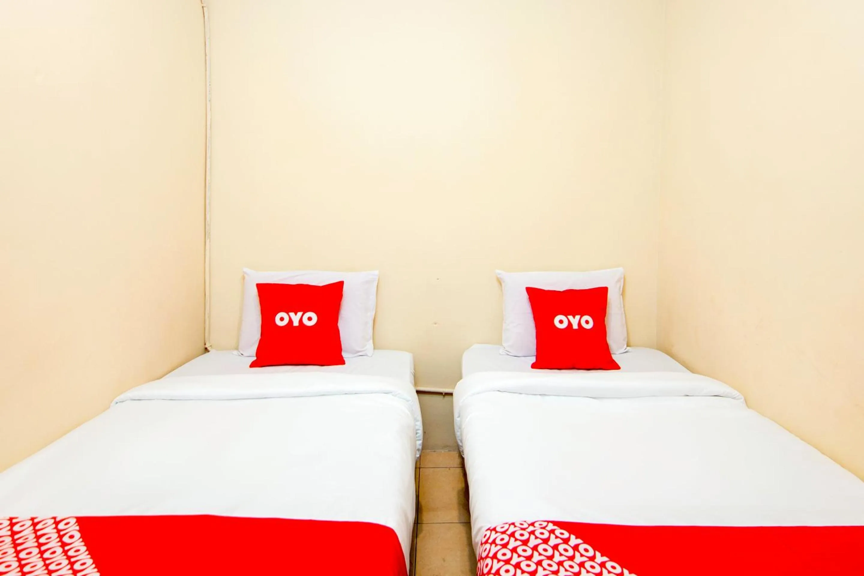 Bedroom in Hotel O 211