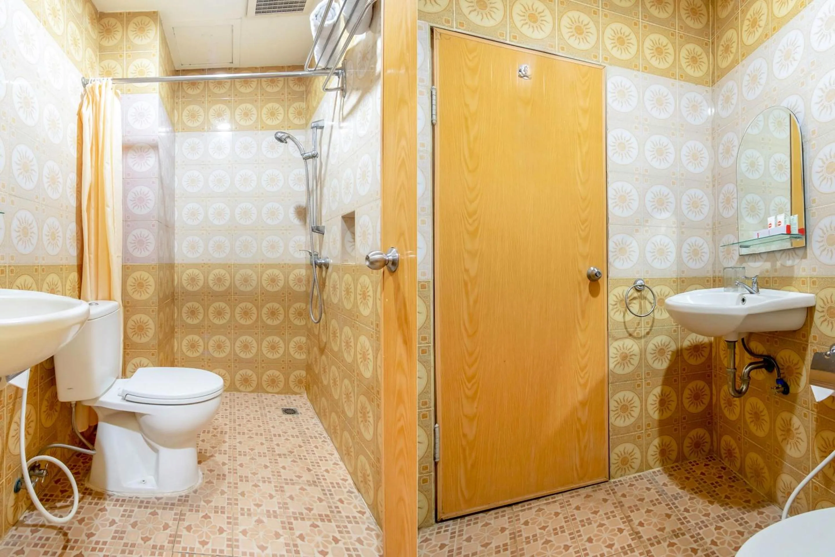 Bathroom in Hotel O 211