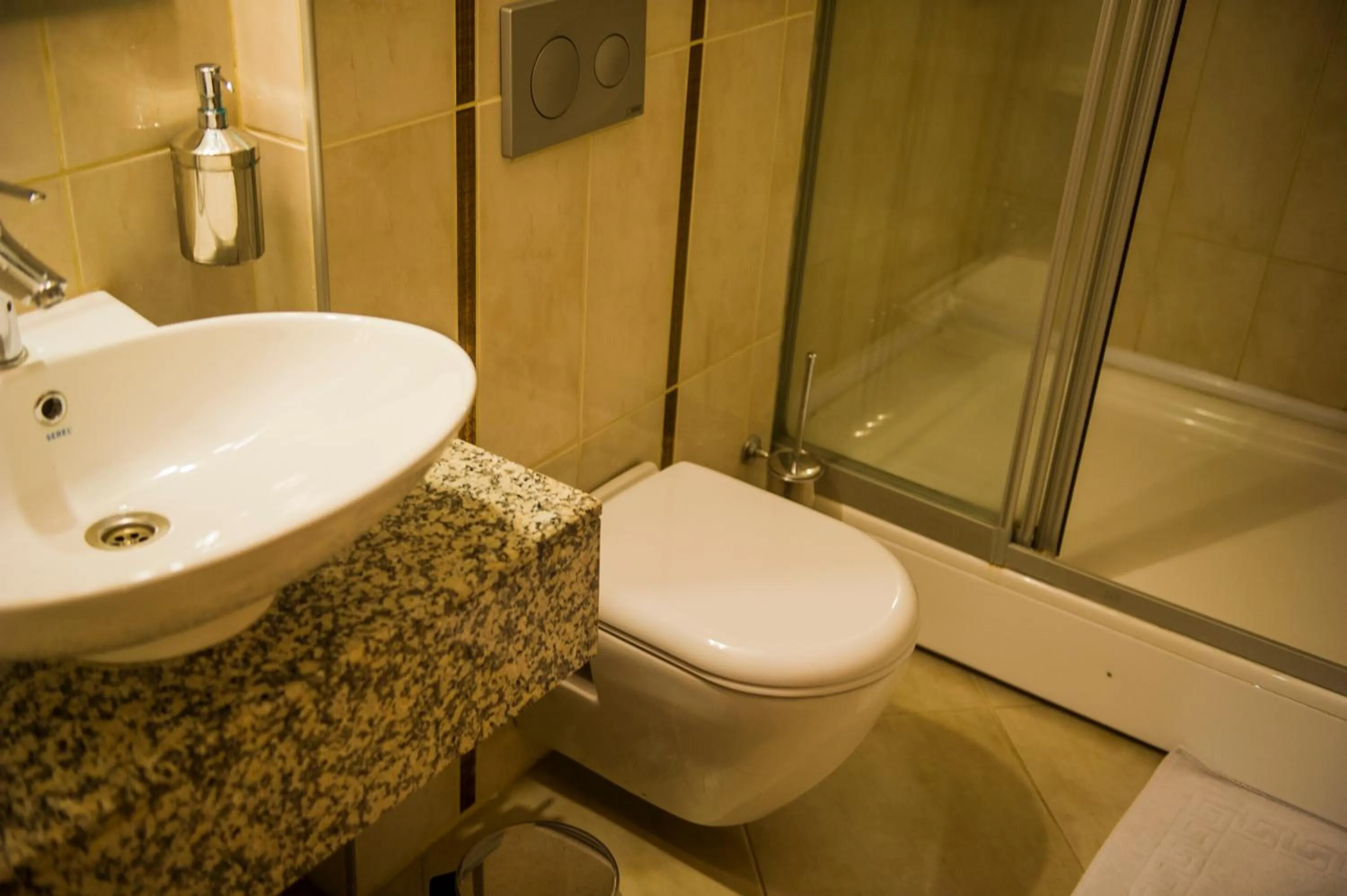 Shower, Bathroom in Polat Elite Hotel