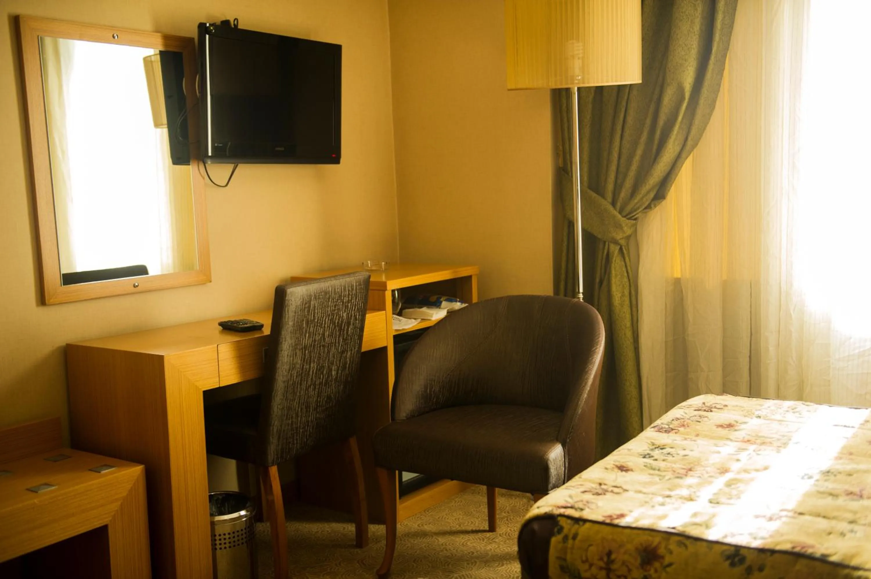 TV/Entertainment Center in Polat Elite Hotel